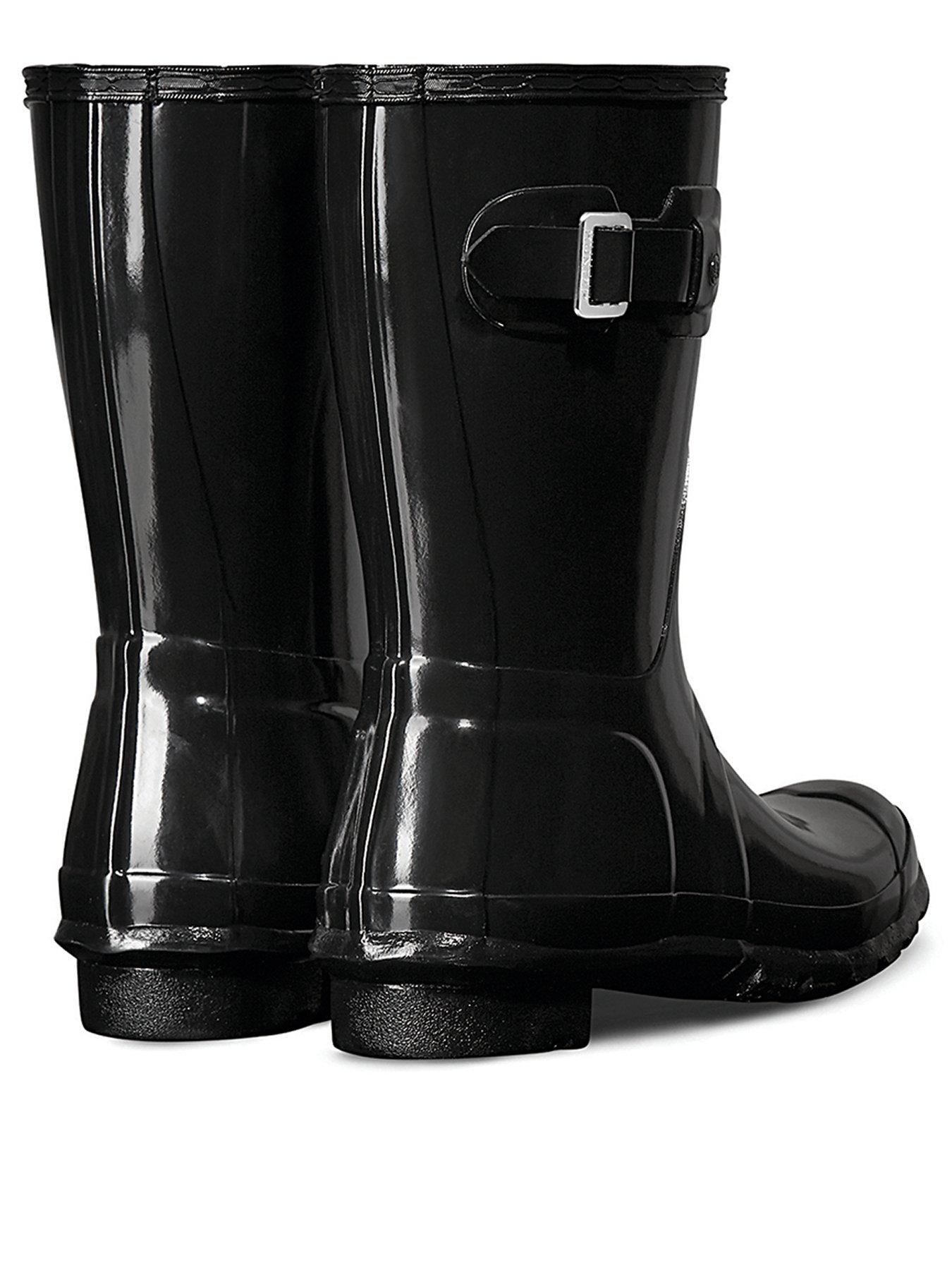 hunter-original-short-gloss-wellington-boot-blackstillFront