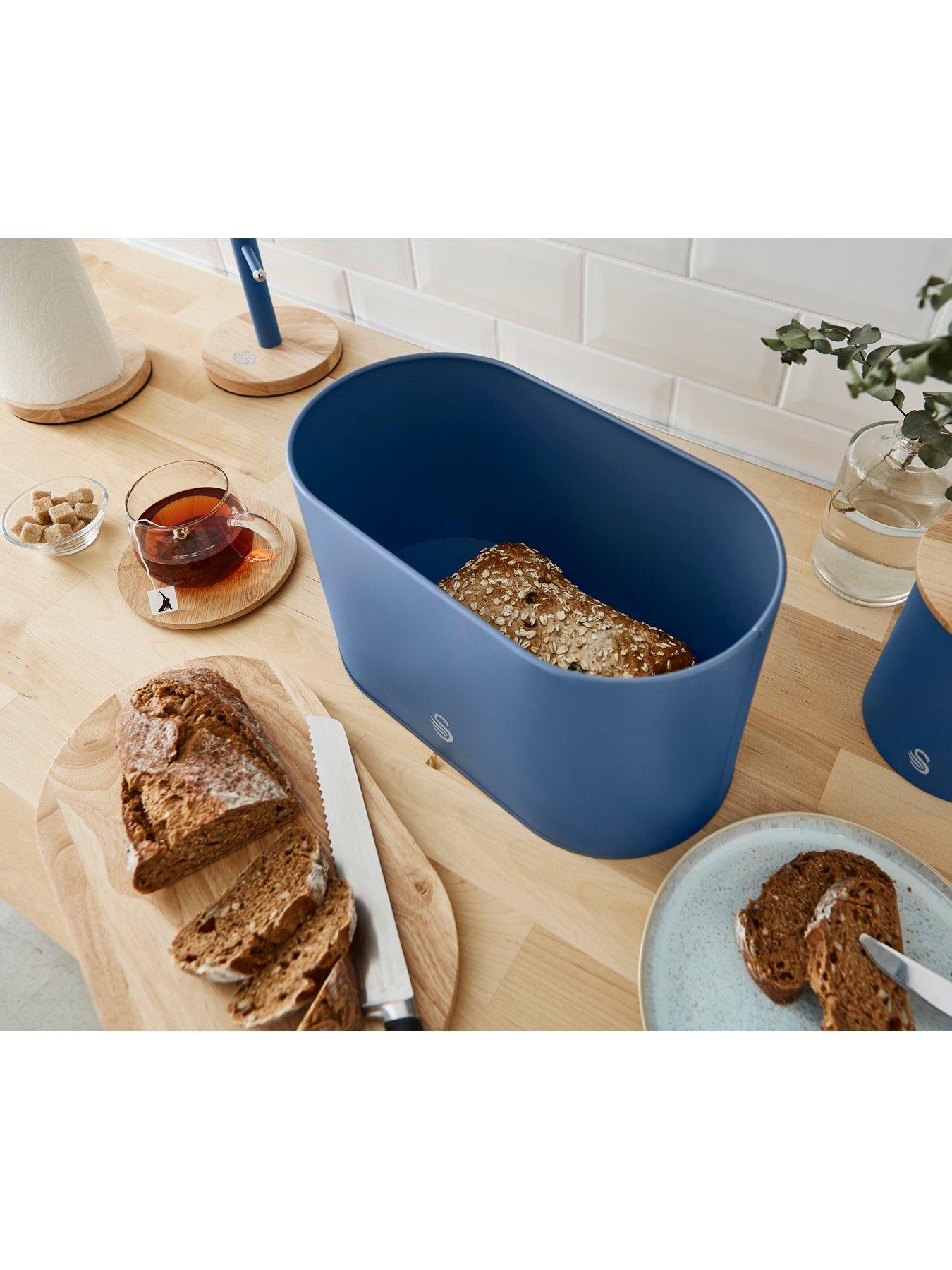 swan-nordic-bread-bin-with-wooden-lidoutfit