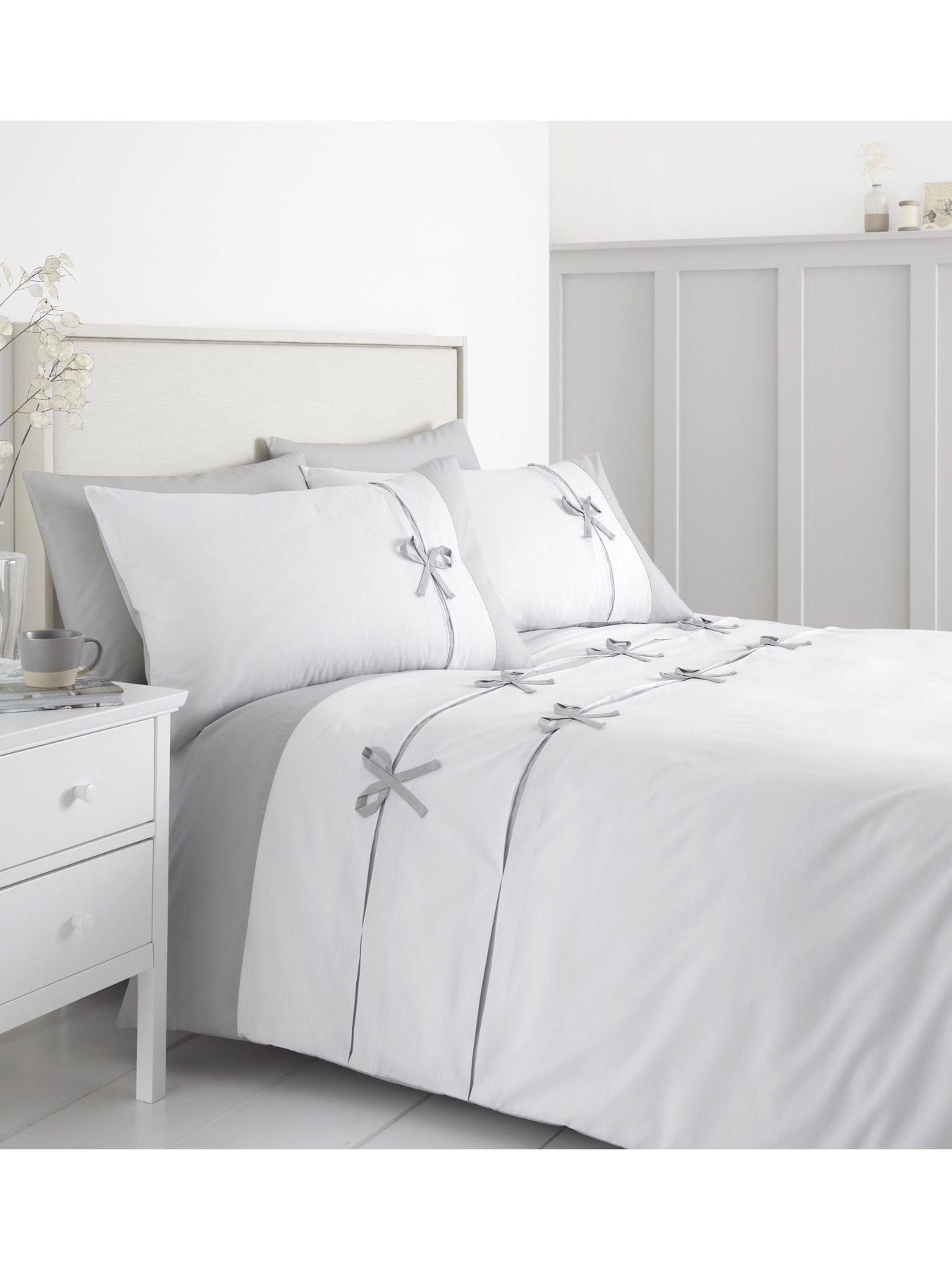 Image 1 of 6 of Catherine Lansfield Milo Bow Duvet Cover Set - White