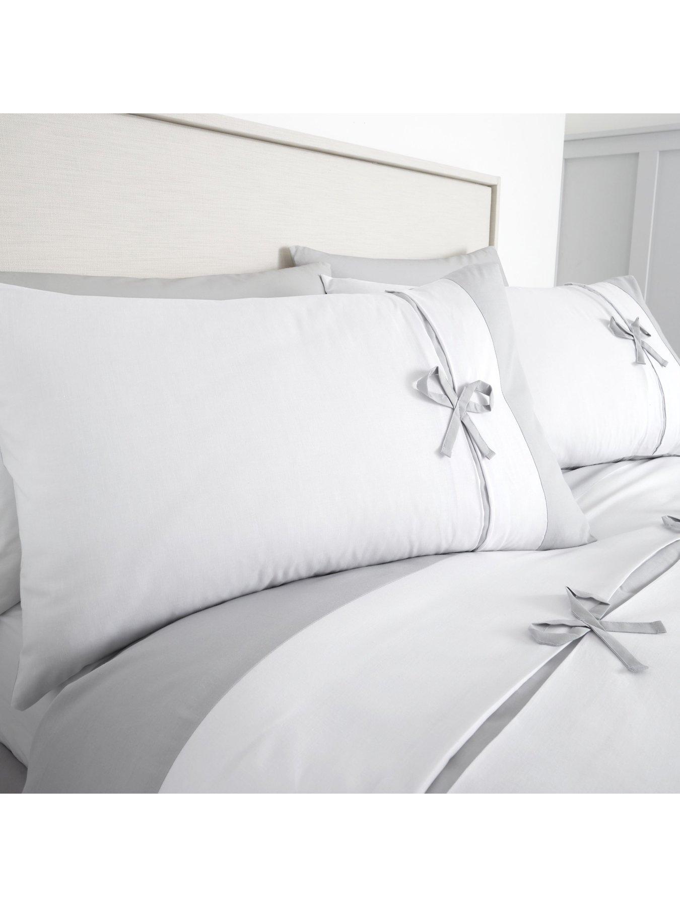 Image 3 of 6 of Catherine Lansfield Milo Bow Duvet Cover Set - White