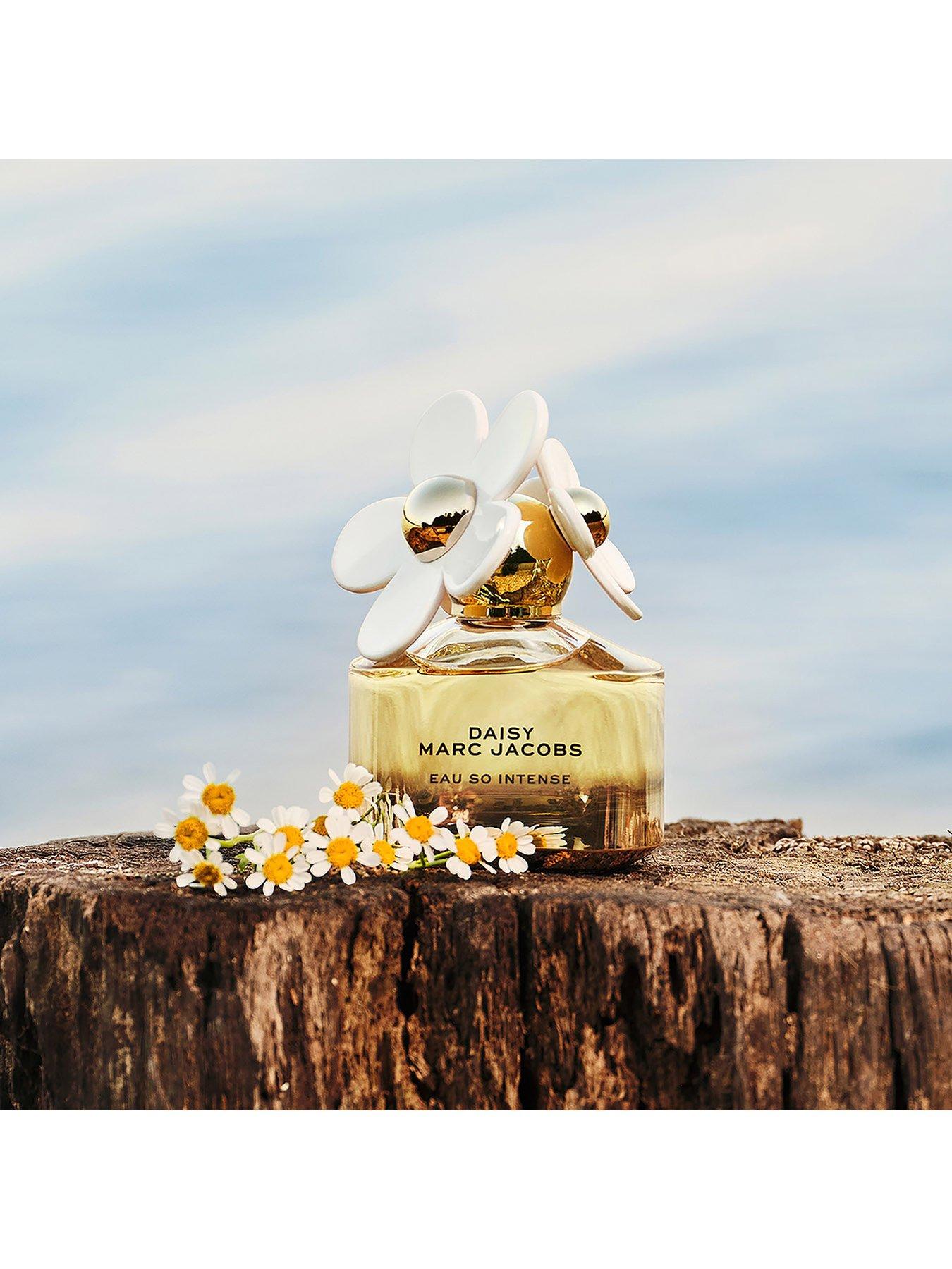 Image 3 of 6 of MARC JACOBS Daisy Eau So Intense Eau de Parfum 100ml