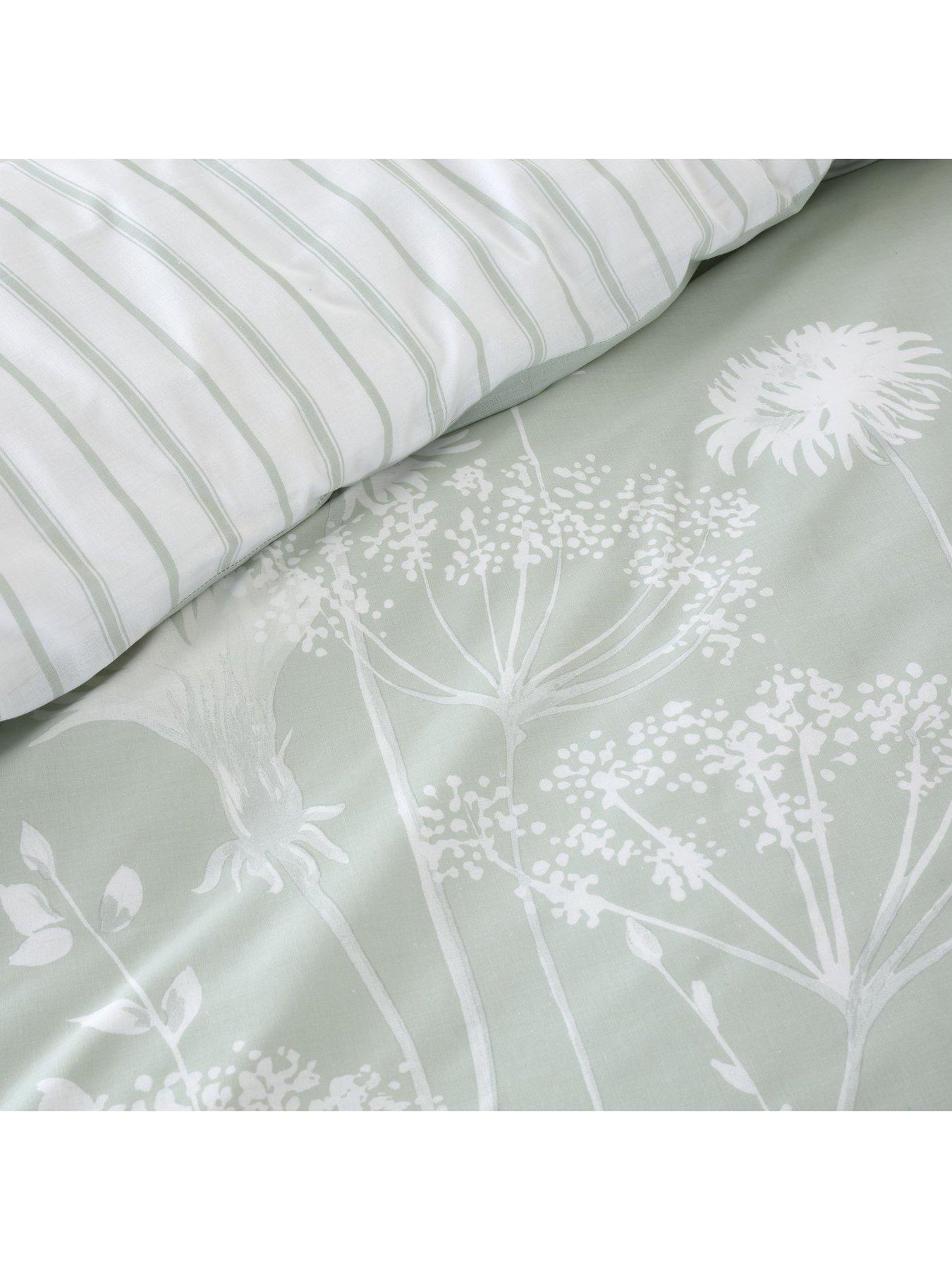 catherine-lansfield-meadowsweet-floral-duvet-covernbspset-greenoutfit