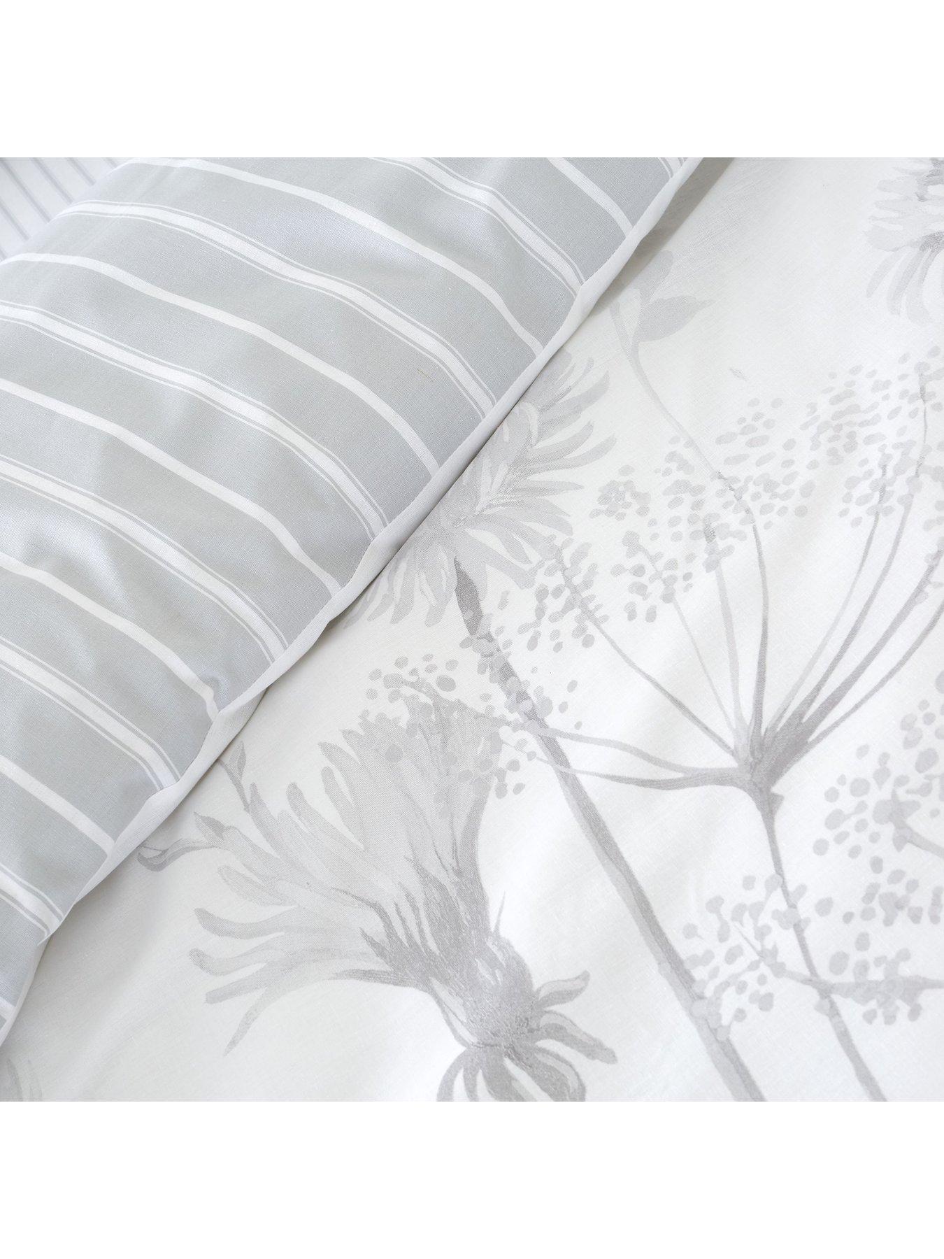 catherine-lansfield-meadowsweet-floral-duvet-covernbspset-whiteoutfit