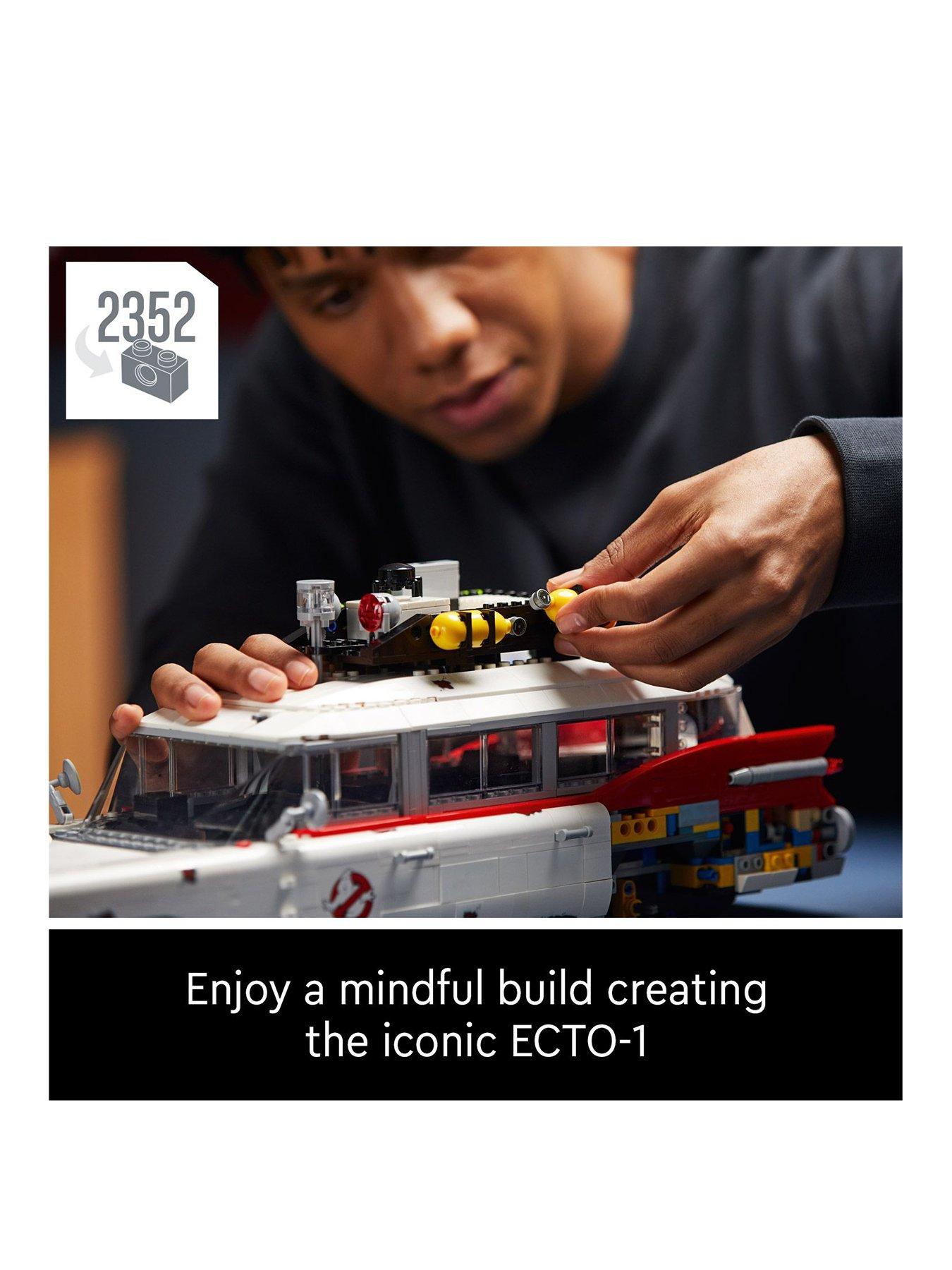 Image 3 of 8 of LEGO Icons Ghostbusters&trade; ECTO-1 10274