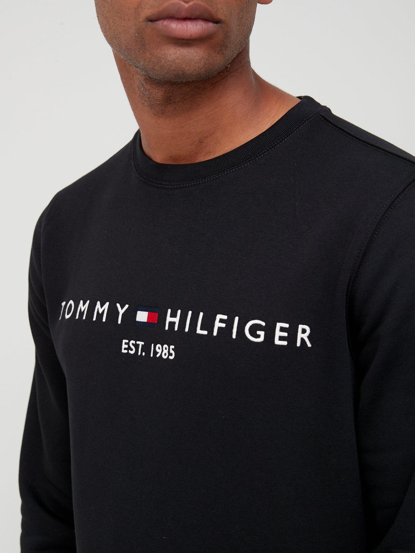 tommy-hilfiger-logo-crew-neck-sweatshirt-blackoutfit