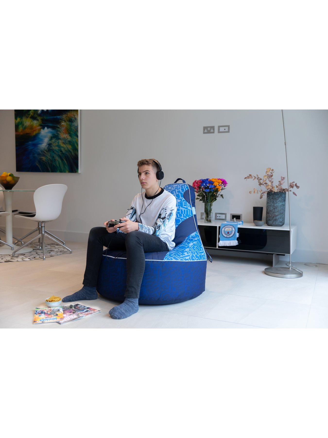 manchester-city-manchester-city-fc-big-chill-gaming-beanbag-chairoutfit