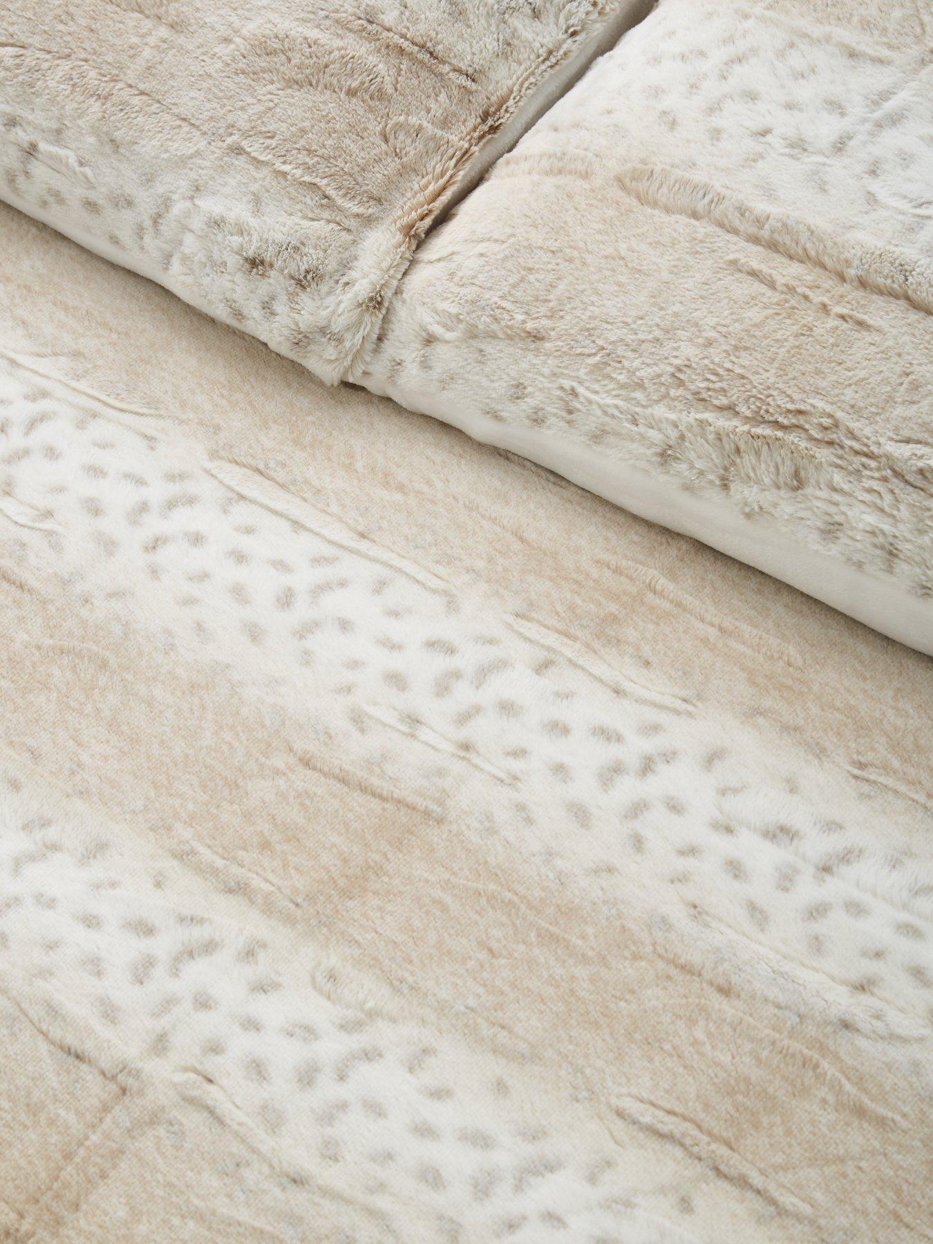 Image 3 of 4 of The Very Collection Snow Leopard Cuddly&nbsp;Fleece Duvet Cover Set