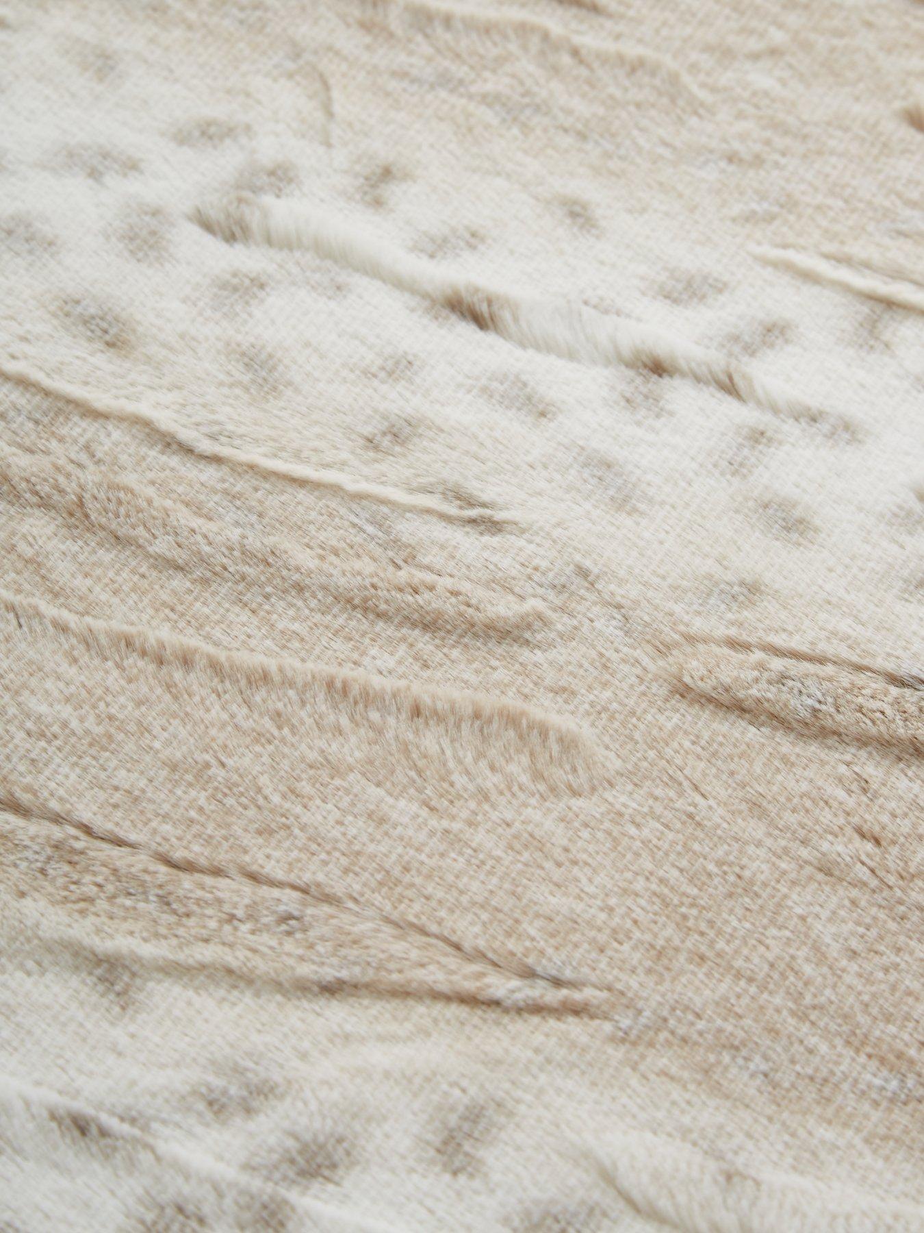 Image 4 of 4 of The Very Collection Snow Leopard Cuddly&nbsp;Fleece Duvet Cover Set