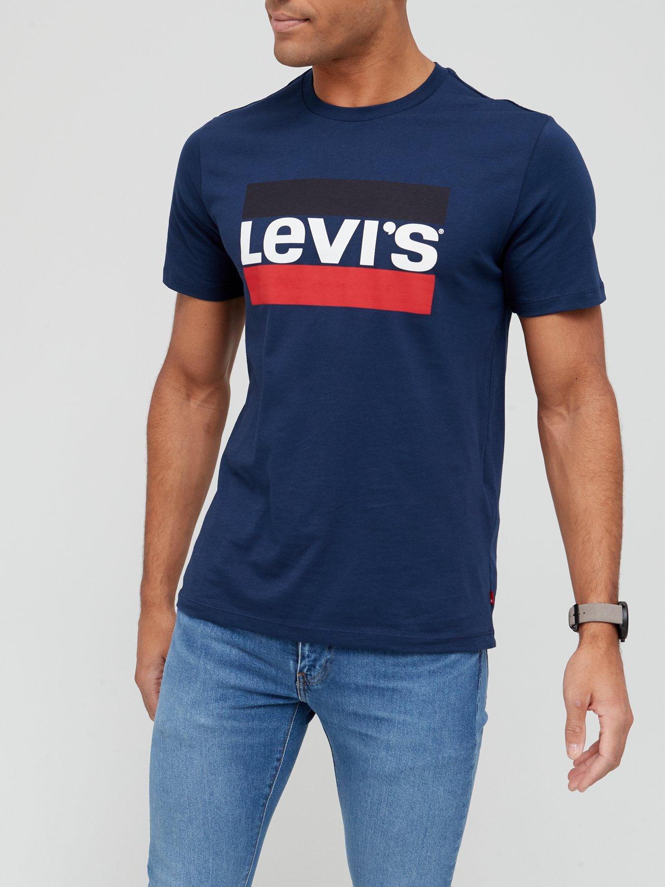 levis-sportswear-logo-t-shirt-navyoutfit