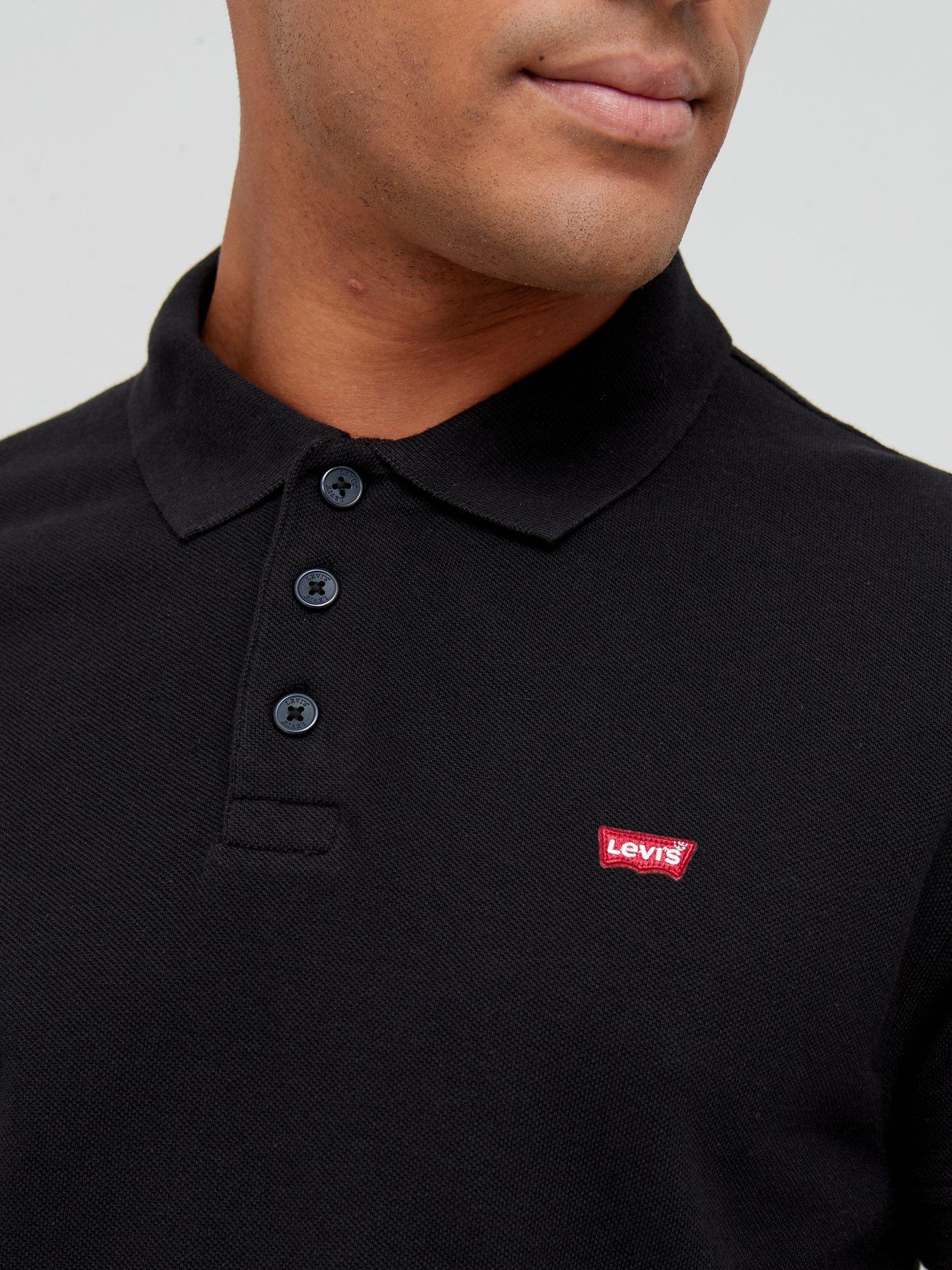 levis-embroidered-logo-polo-blackoutfit