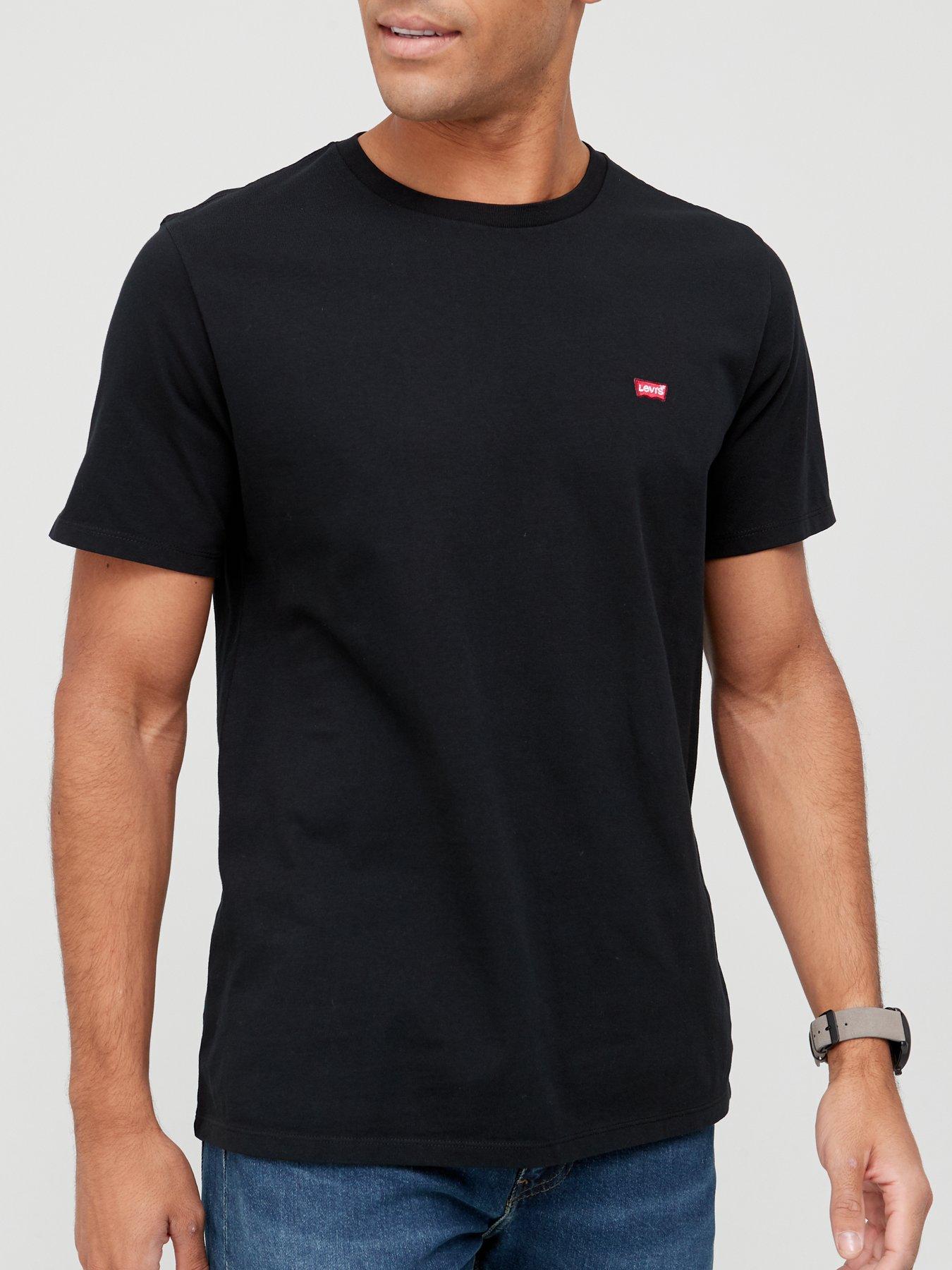 levis-original-logo-t-shirt-blackoutfit