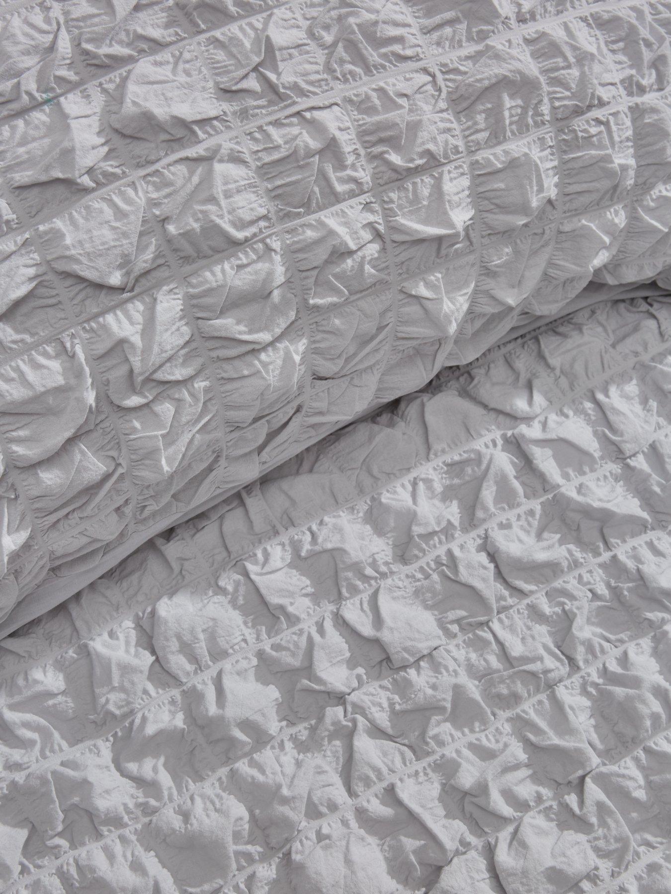 very-home-seersucker-cotton-180-thread-count-duvet-cover-setback