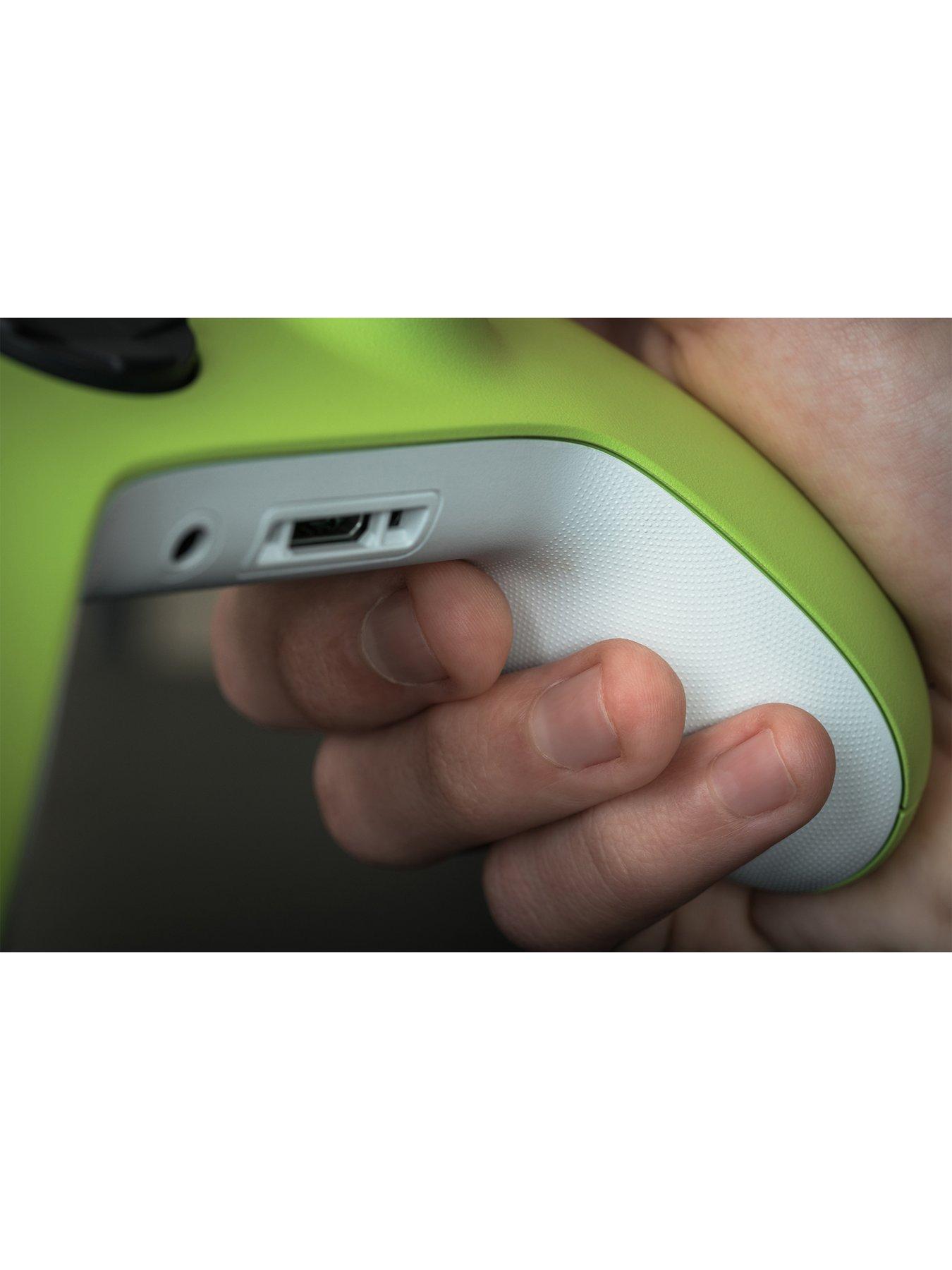 Image 7 of 8 of Xbox Wireless Controller - Electric Volt for Xbox Series X|S, Xbox One, and Windows Devices