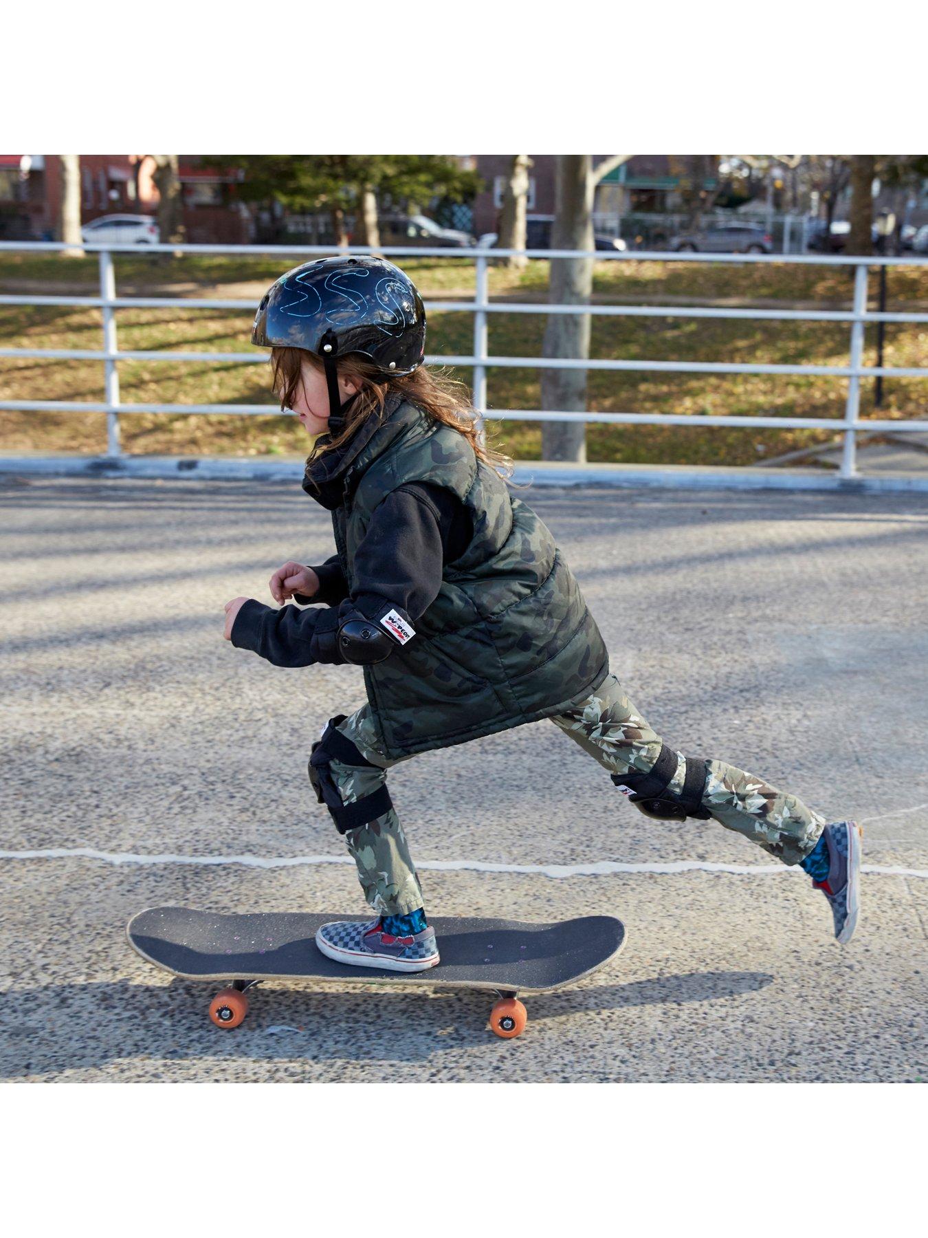 Image 4 of 8 of Wipeout Wipeout Helmet&nbsp;- Black, Age&nbsp;5+