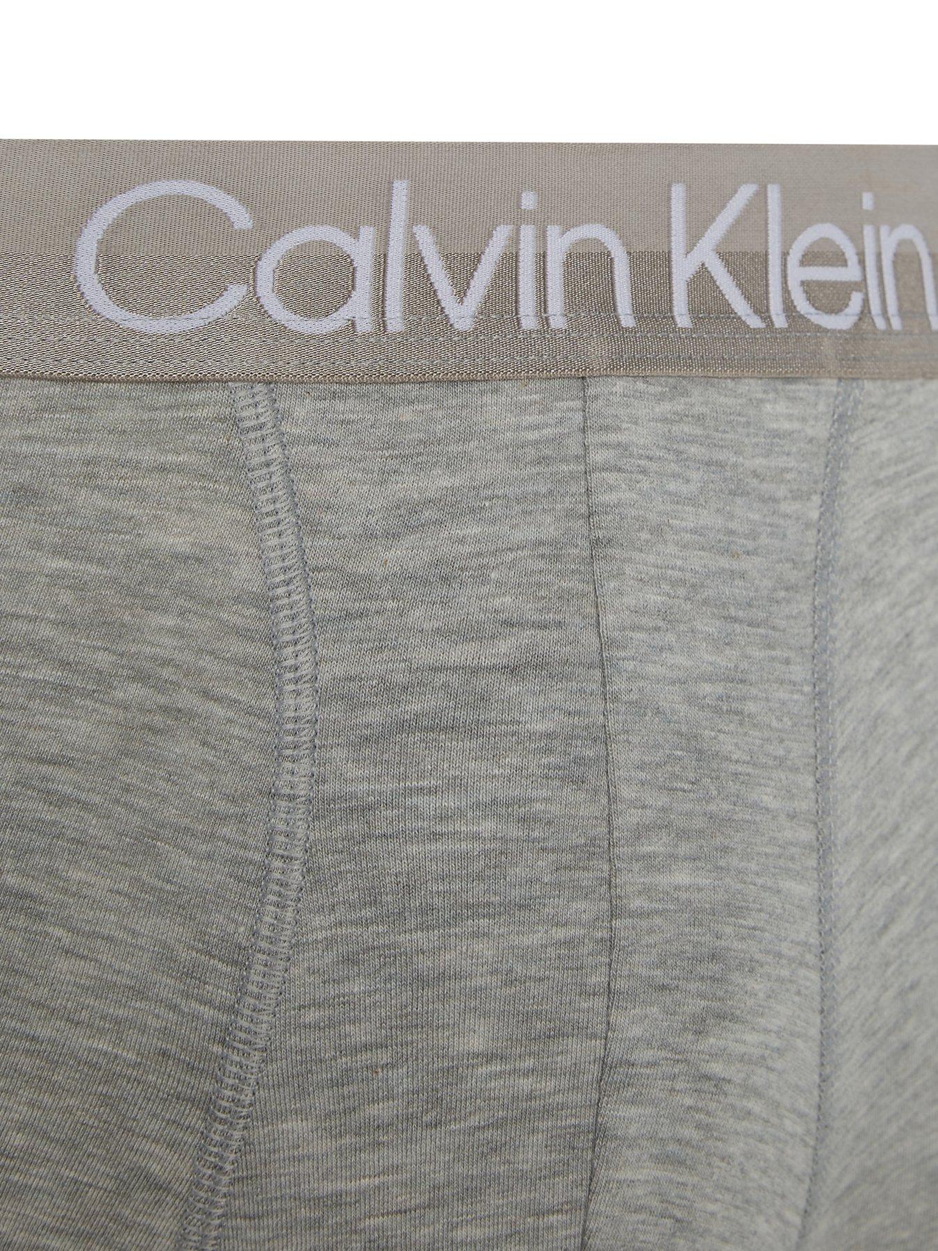 calvin-klein-3-pack-modern-structure-trunks-whiteblackgreyoutfit