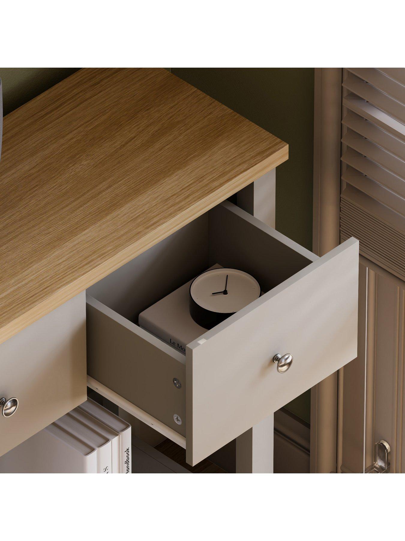 vida-designs-arlington-3-drawer-console-tableoutfit