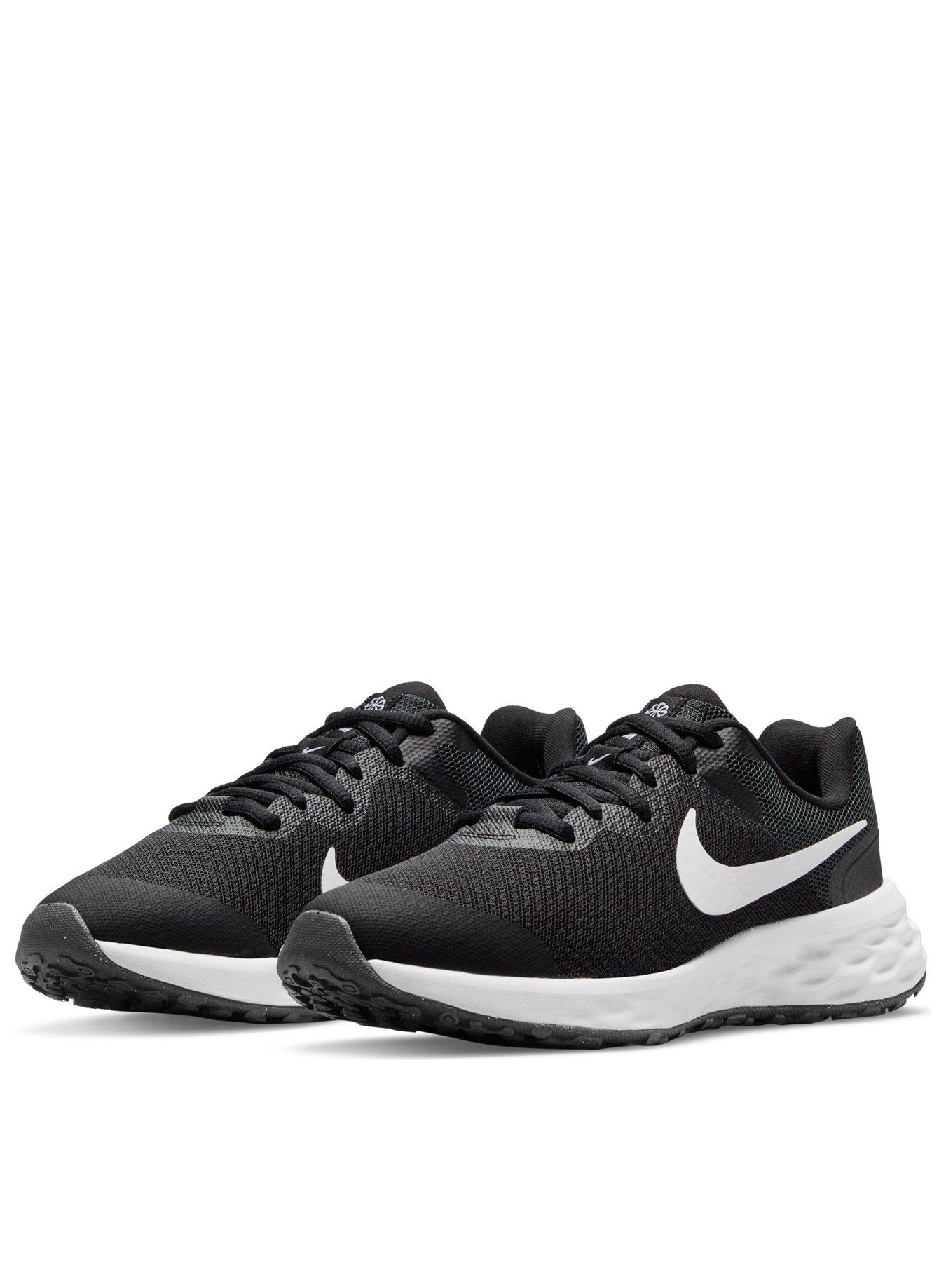 Nike best sale revolution trainer