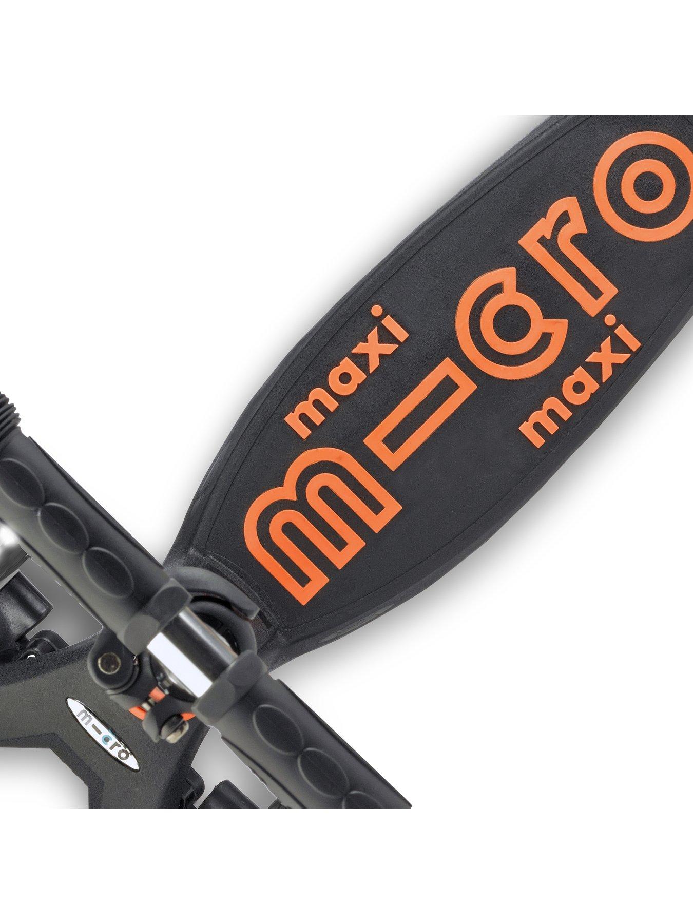 micro-scooter-maxi-deluxe-led-blackdetail