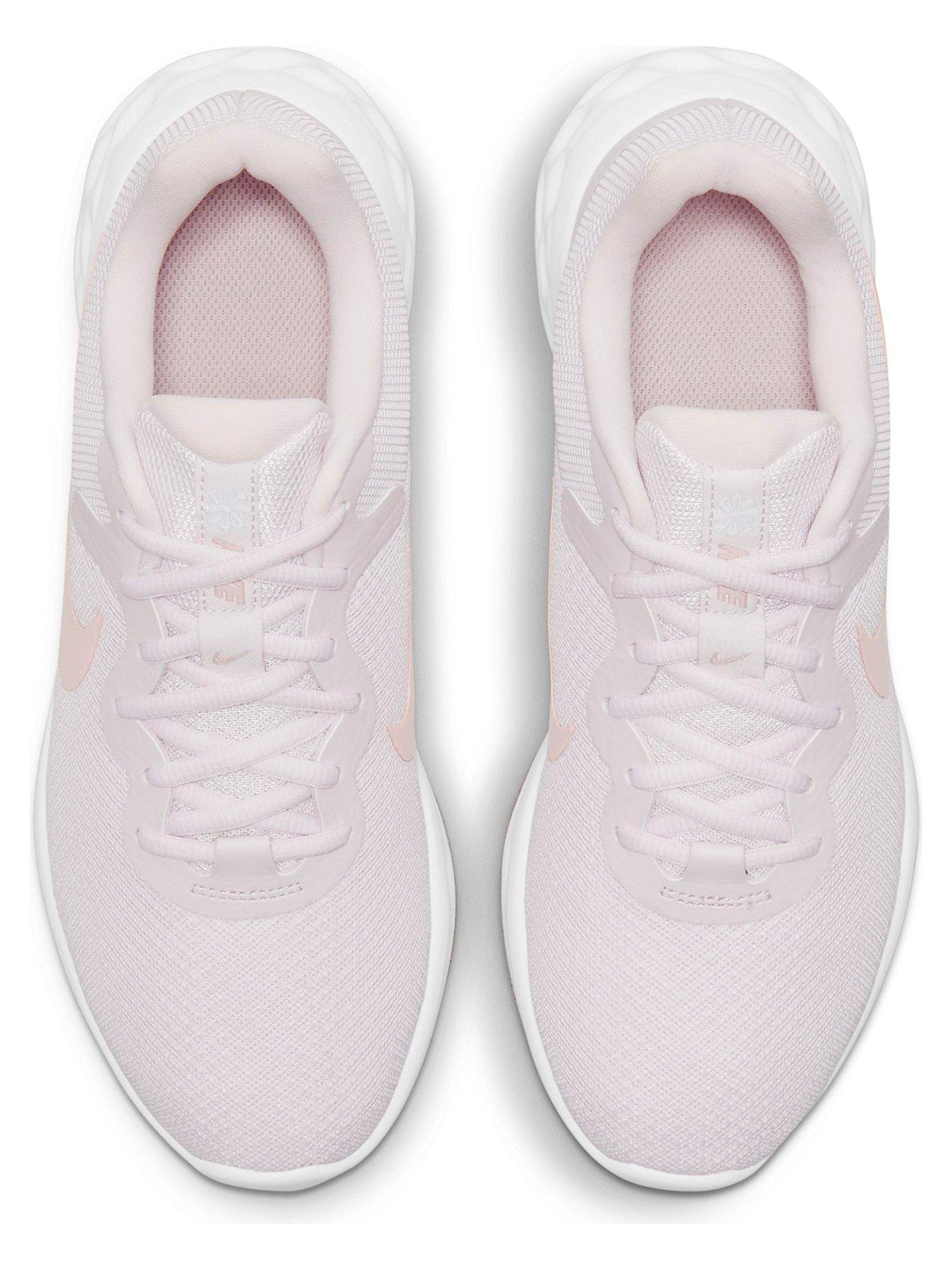 nike-revolution-6--pinkwhiteoutfit