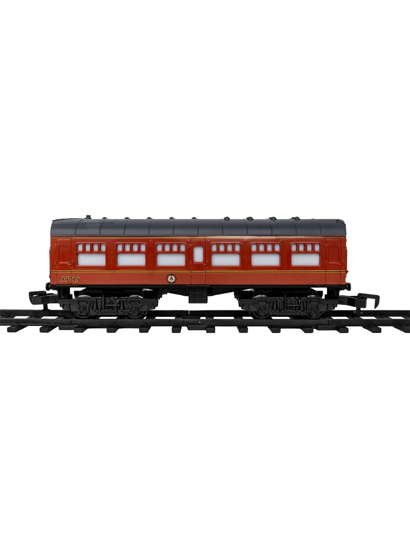Image 4 of 7 of Harry Potter Hogwarts Express 37-Piece Remote Controlled Train Set