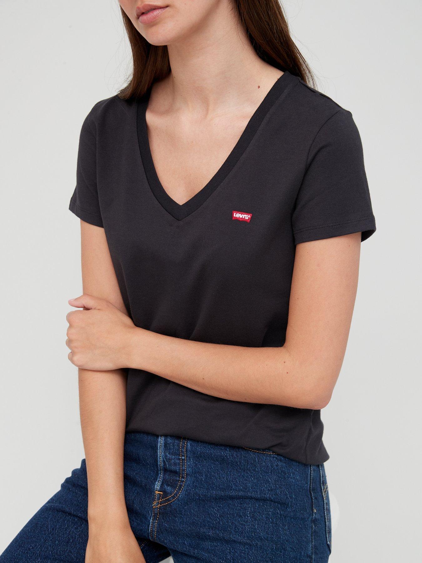 levis-v-neck-small-logo-tee-blackoutfit