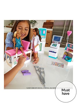 barbie-fast-cast-clinic-playset-with-barbie-doctor-doll