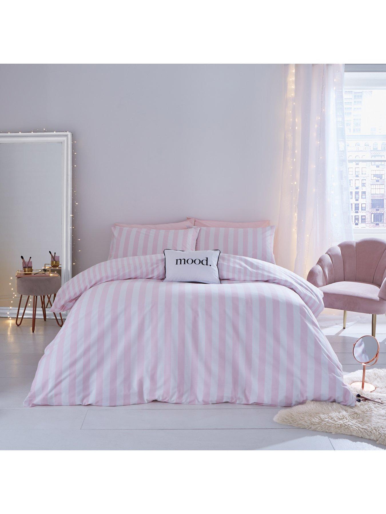 sassy-b-stripe-tease-reversible-duvet-cover-set-pink-and-whitefront