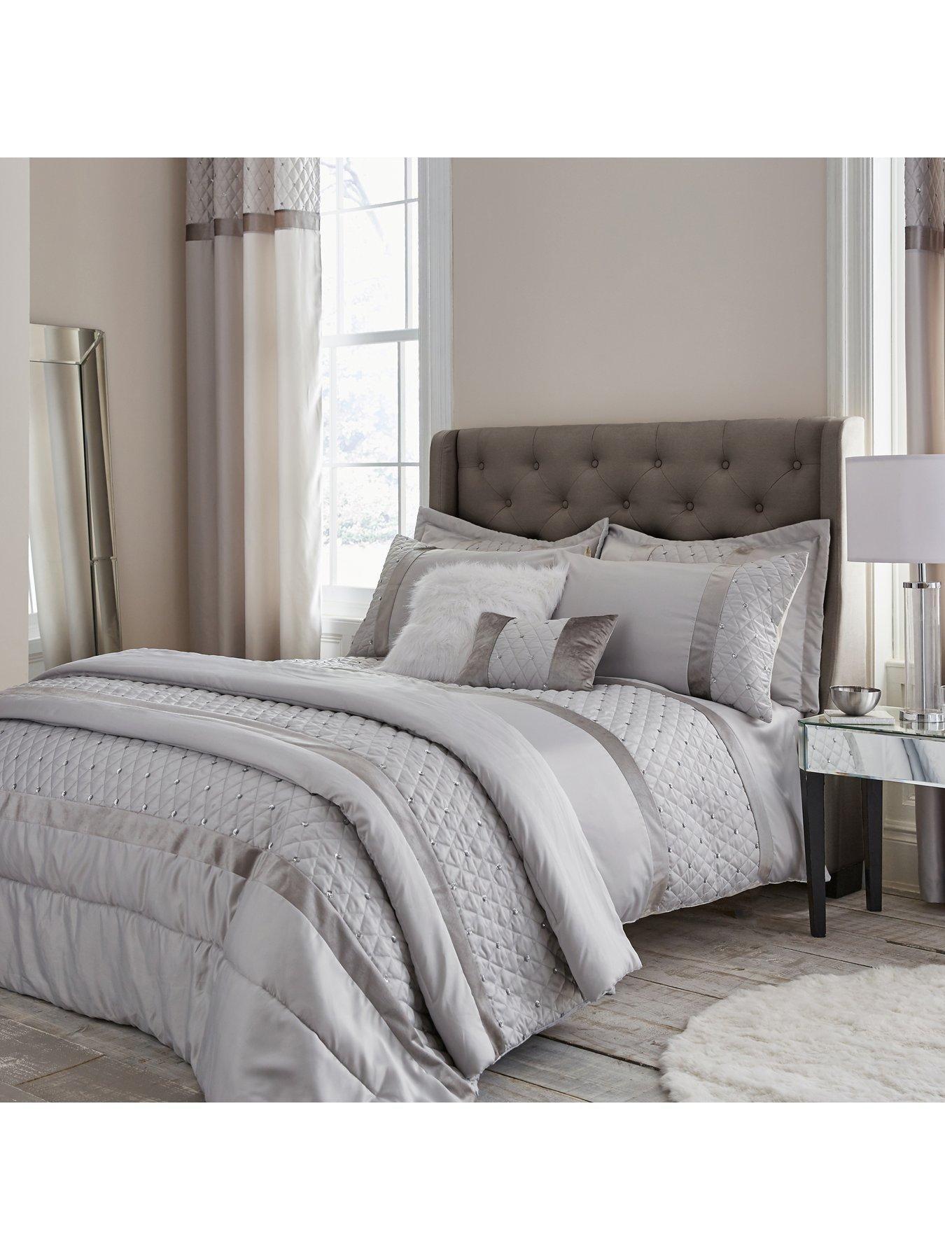 Image of Catherine Lansfield Sequin Cluster Eyelet Curtains in Silver