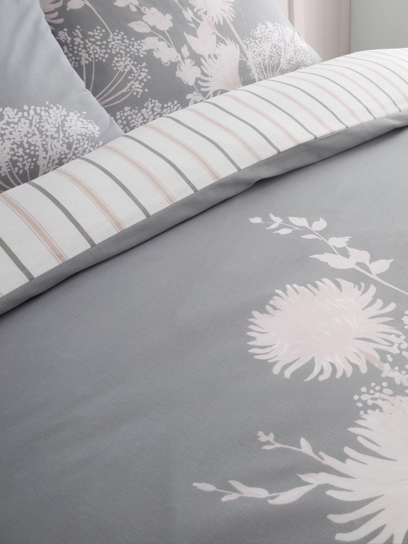 catherine-lansfield-meadowsweet-floral-duvet-cover-set-grey-pinkoutfit