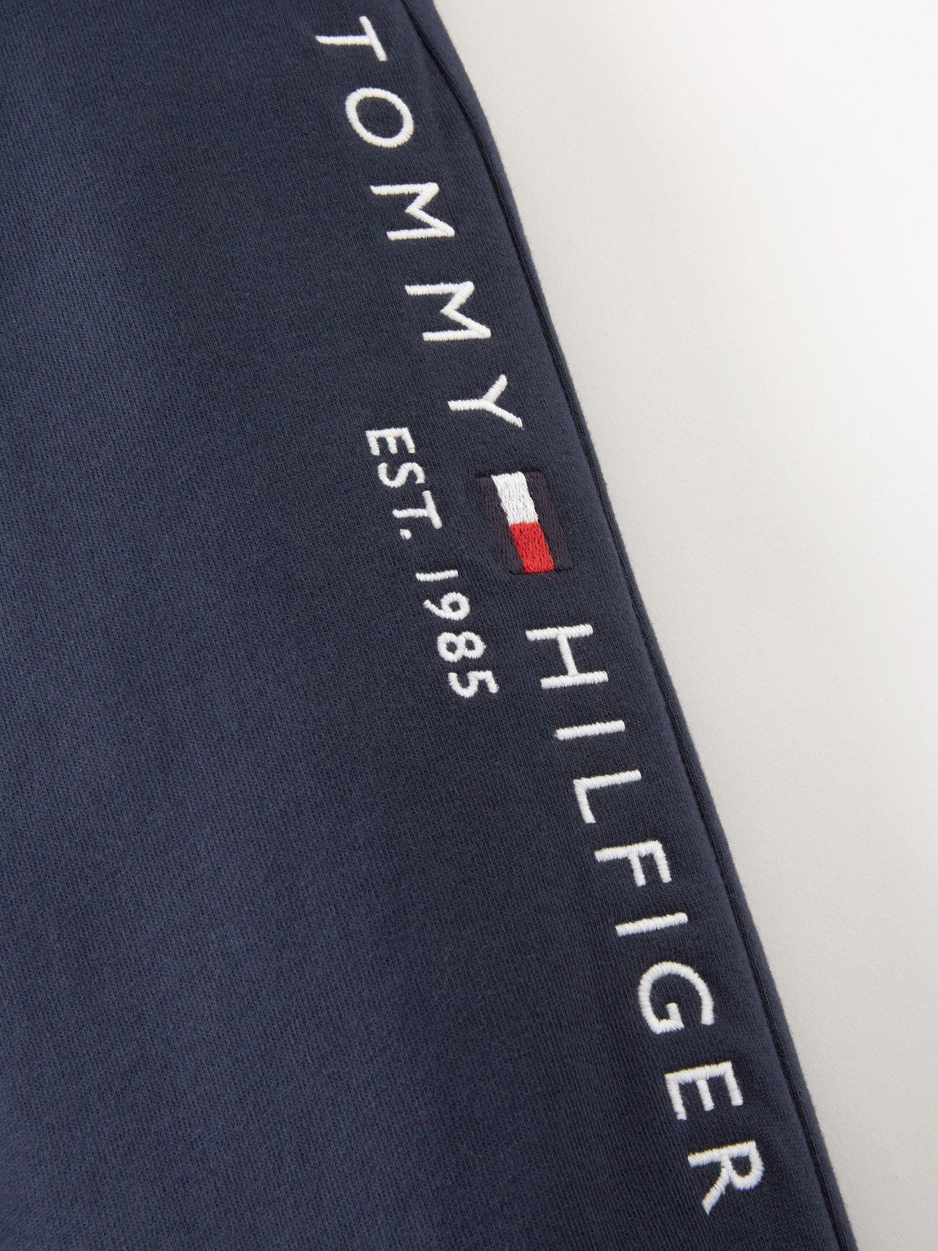 tommy-hilfiger-boys-essential-sweatpants-navyoutfit