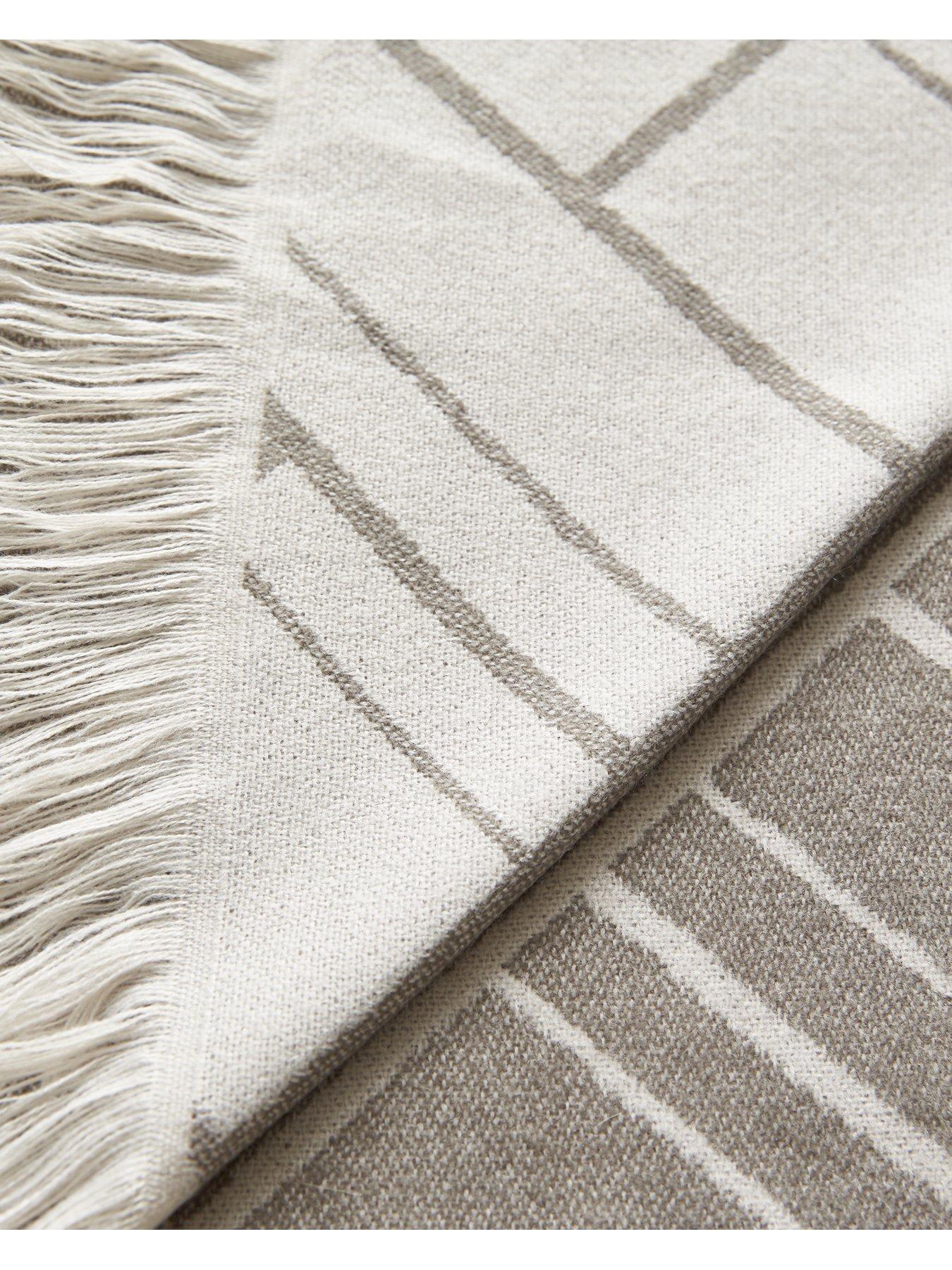 cascade-home-retro-throw-greydetail