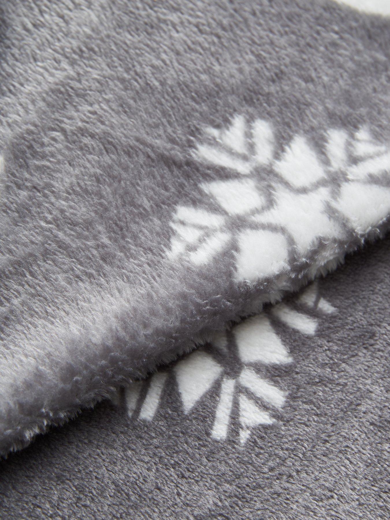 very-home-home-christmas-stag-throw-greydetail