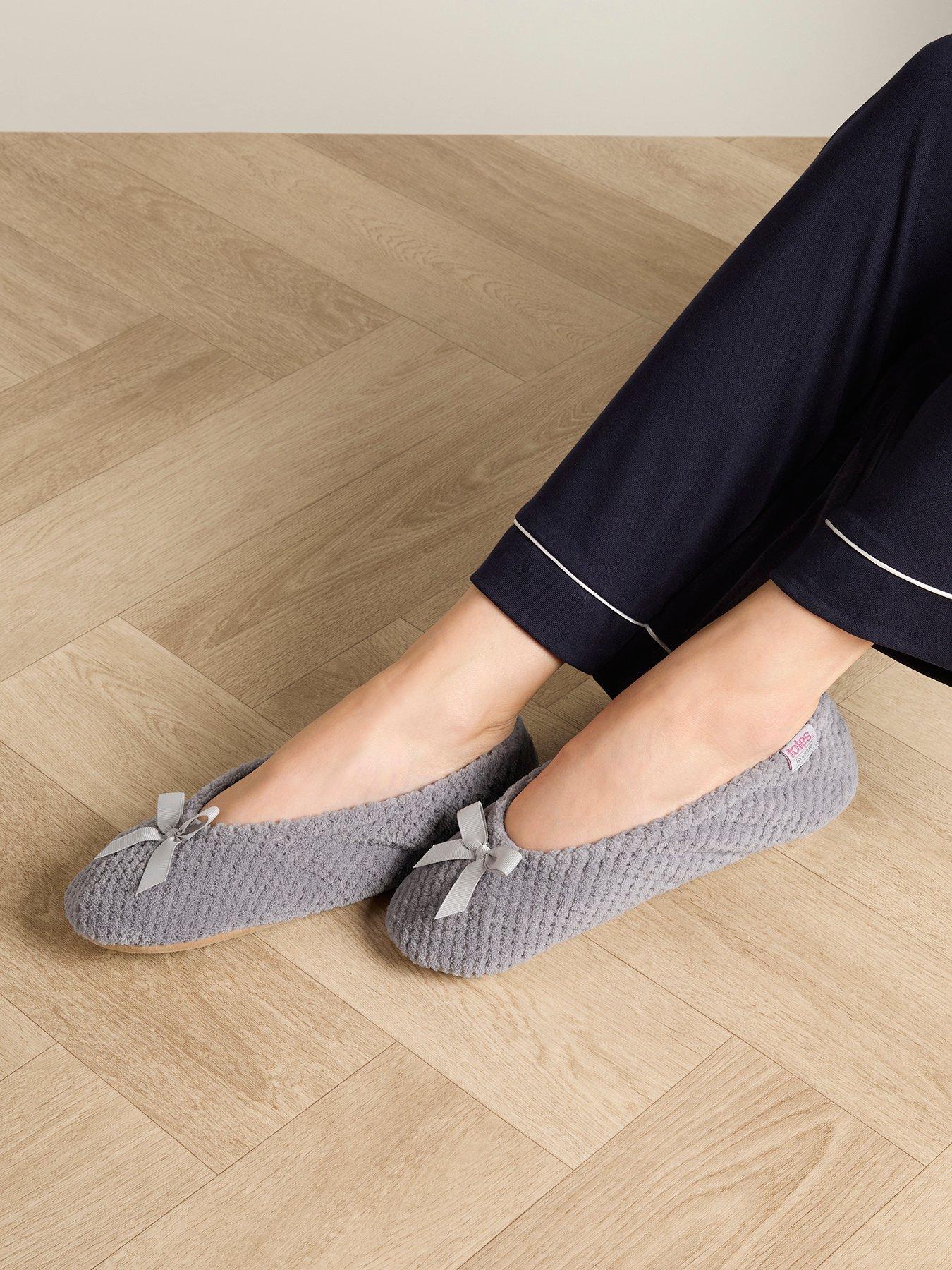 TOTES Isotoner Ladies Popcorn Ballet Slippers - Pale Grey