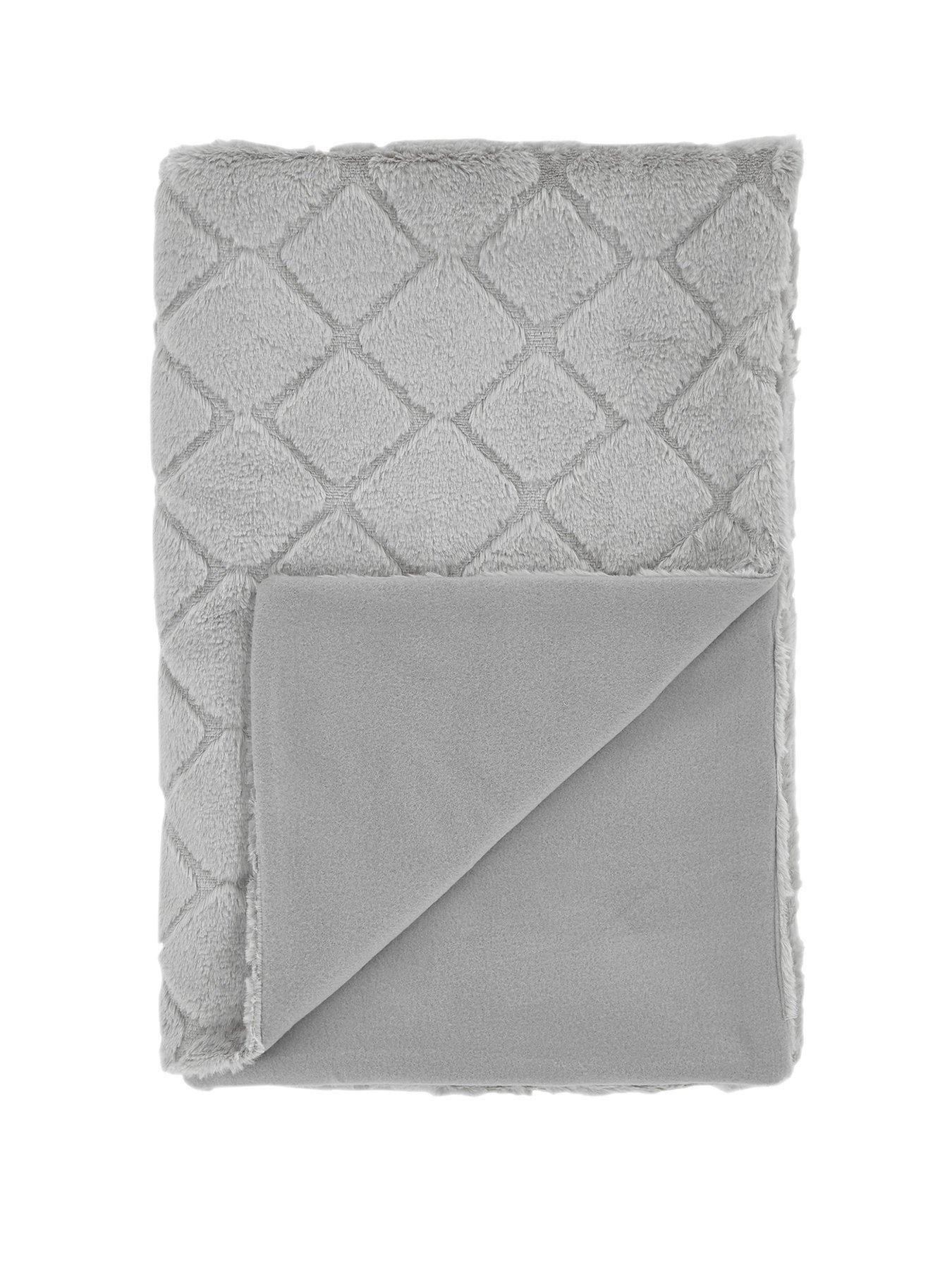 catherine-lansfield-cosy-diamond-throw-rangestillFront