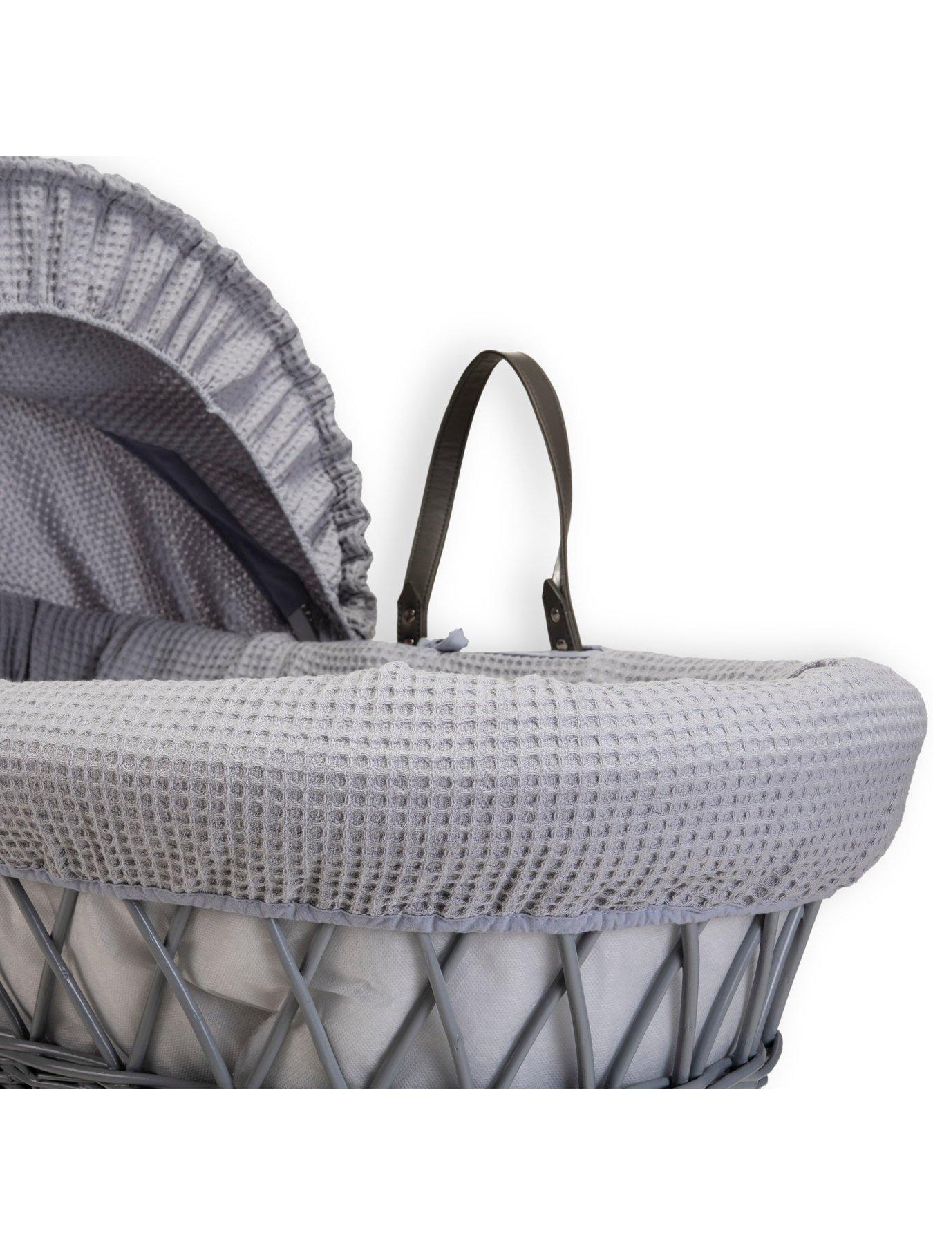 clair-de-lune-waffle-grey-wicker-moses-basket-and-deluxe-rocking-stand-greyoutfit