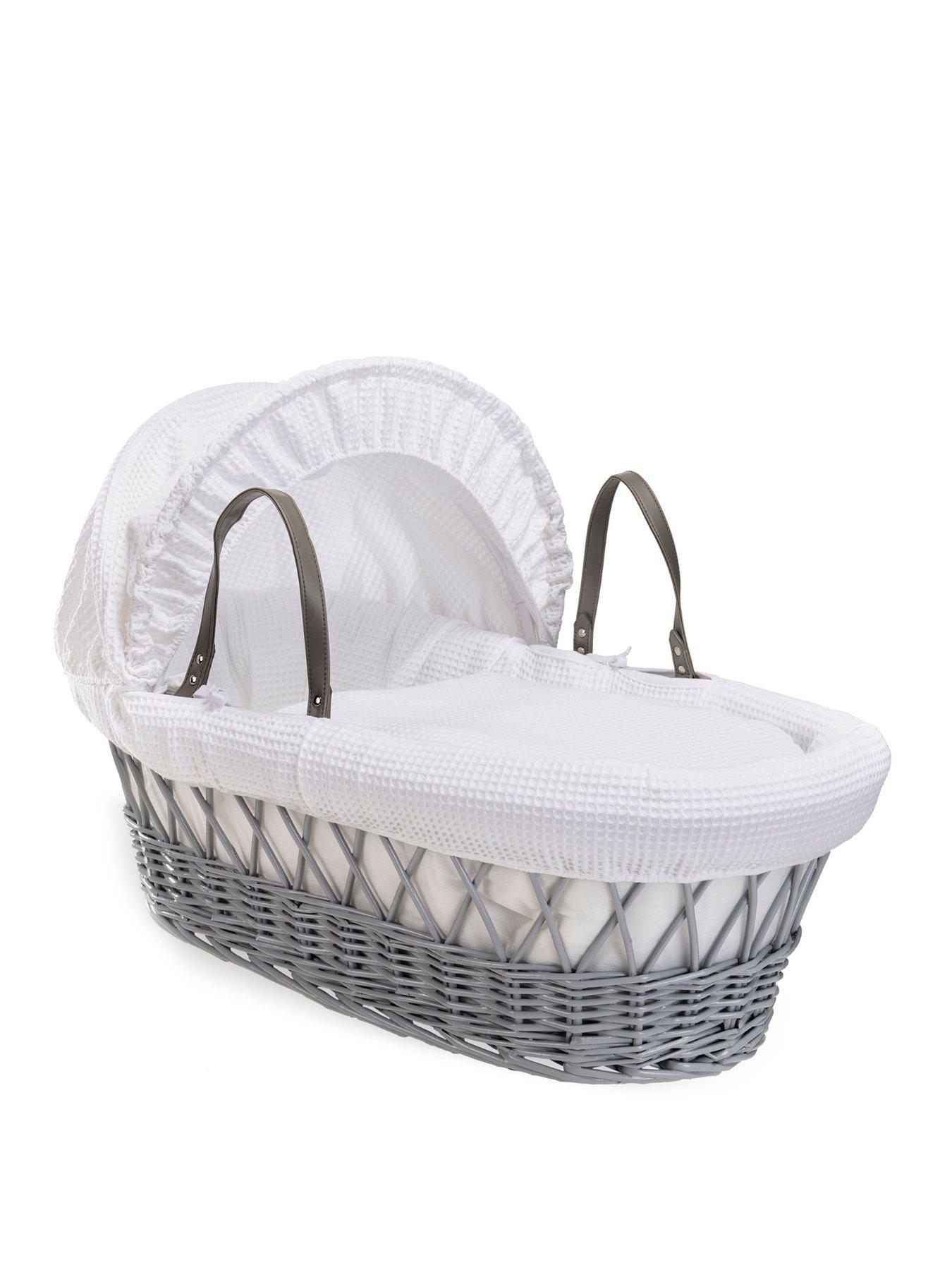 clair-de-lune-waffle-grey-wicker-moses-basket-and-deluxe-rocking-stand-whiteback