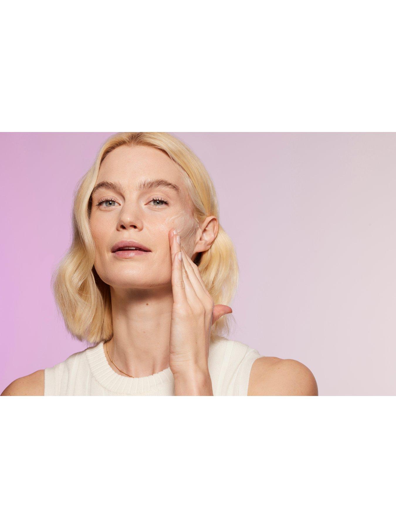 Image 4 of 6 of Nip + Fab Nip+Fab Anti-Redness SPF30 Moisturiser