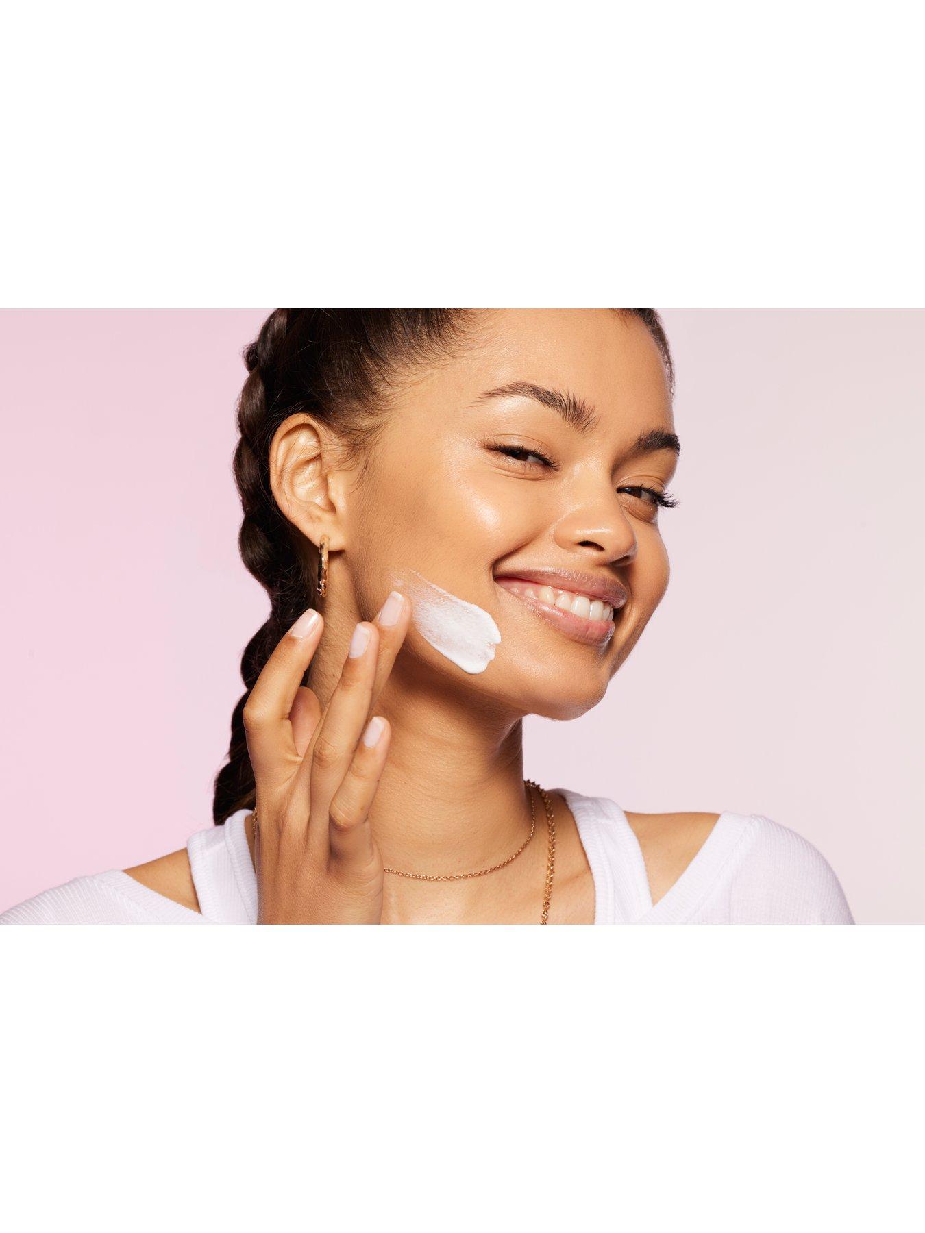 Image 4 of 6 of Nip + Fab Nip+Fab Anti-Pollution SPF30 Moisturiser