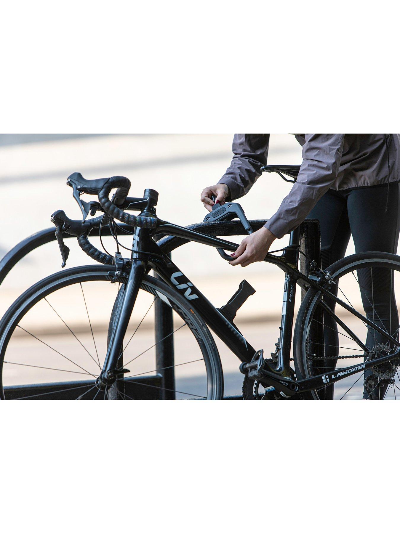 hiplok-dx-cycle-with-frame-clip-all-blackoutfit