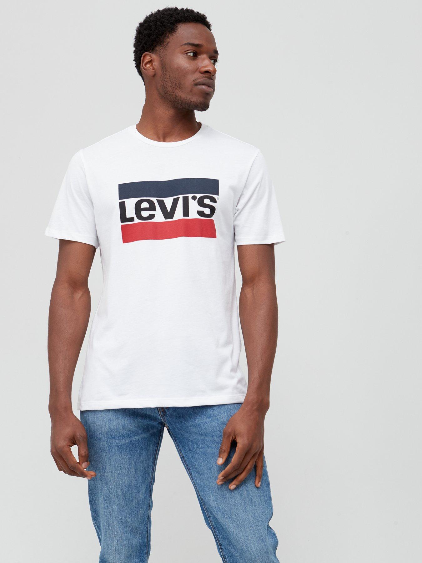 levis-sportswear-logo-t-shirt-whiteoutfit