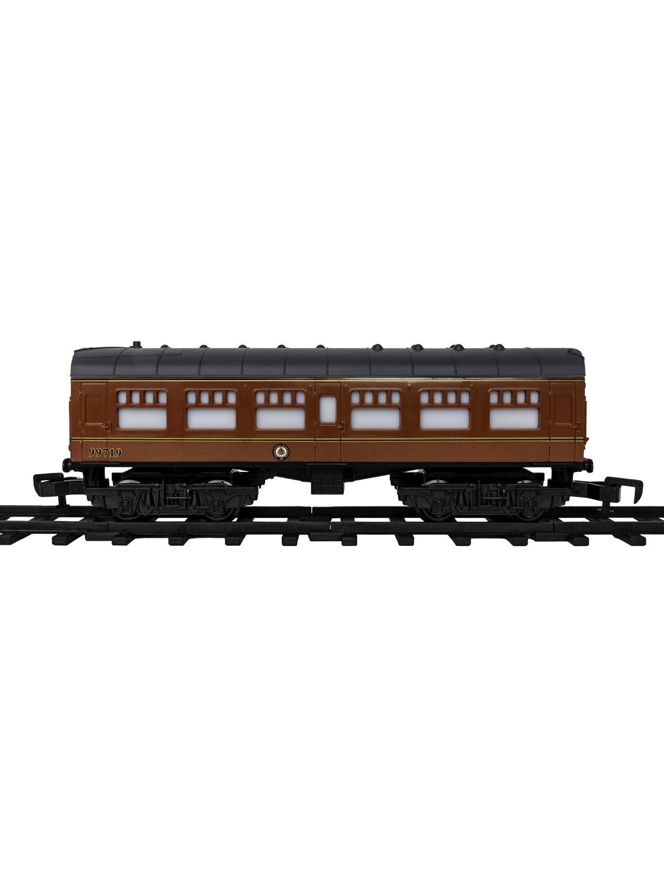 Image 5 of 8 of Harry Potter Hogwarts Express 28-Piece Moving&nbsp;Train Set