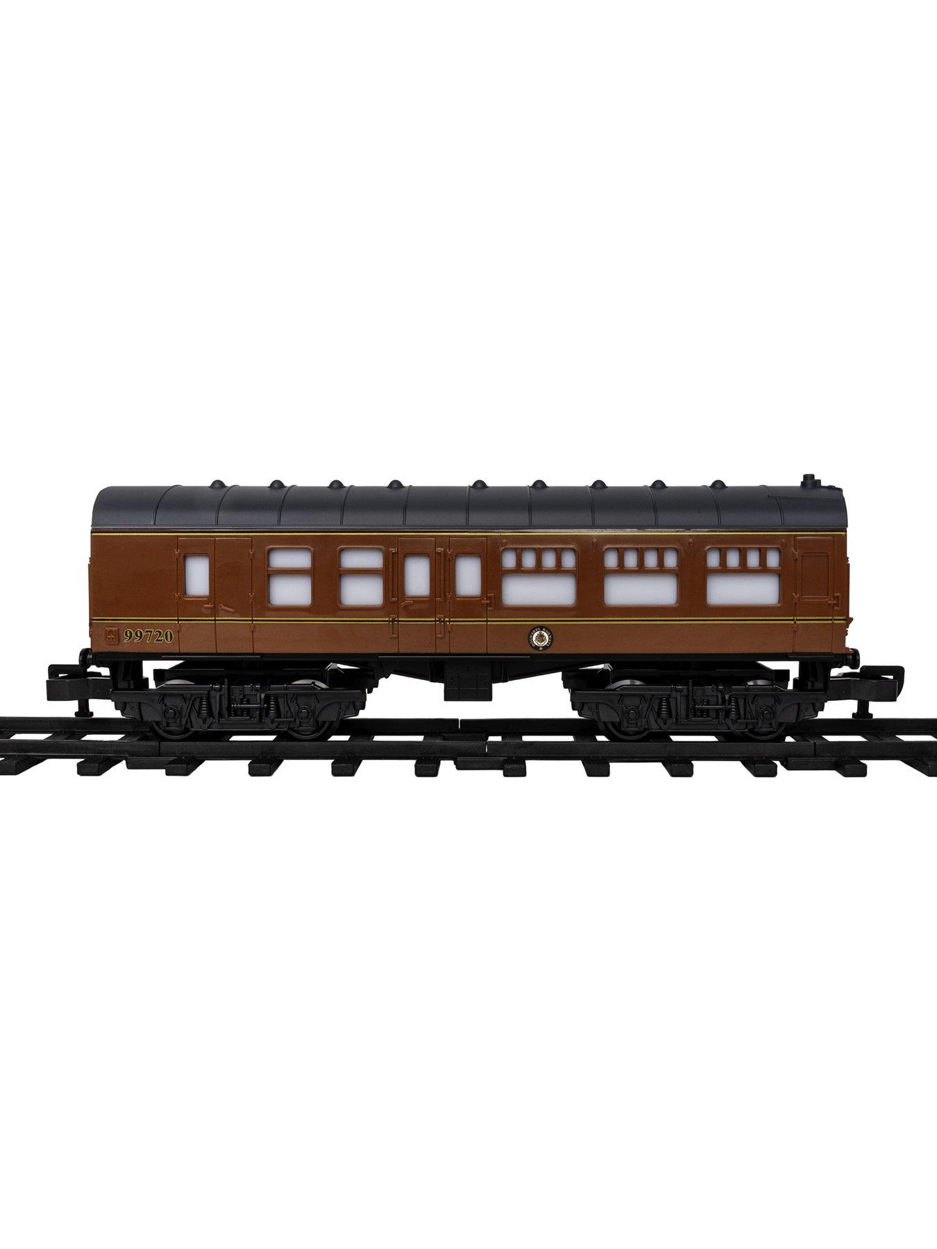Image 6 of 8 of Harry Potter Hogwarts Express 28-Piece Moving&nbsp;Train Set