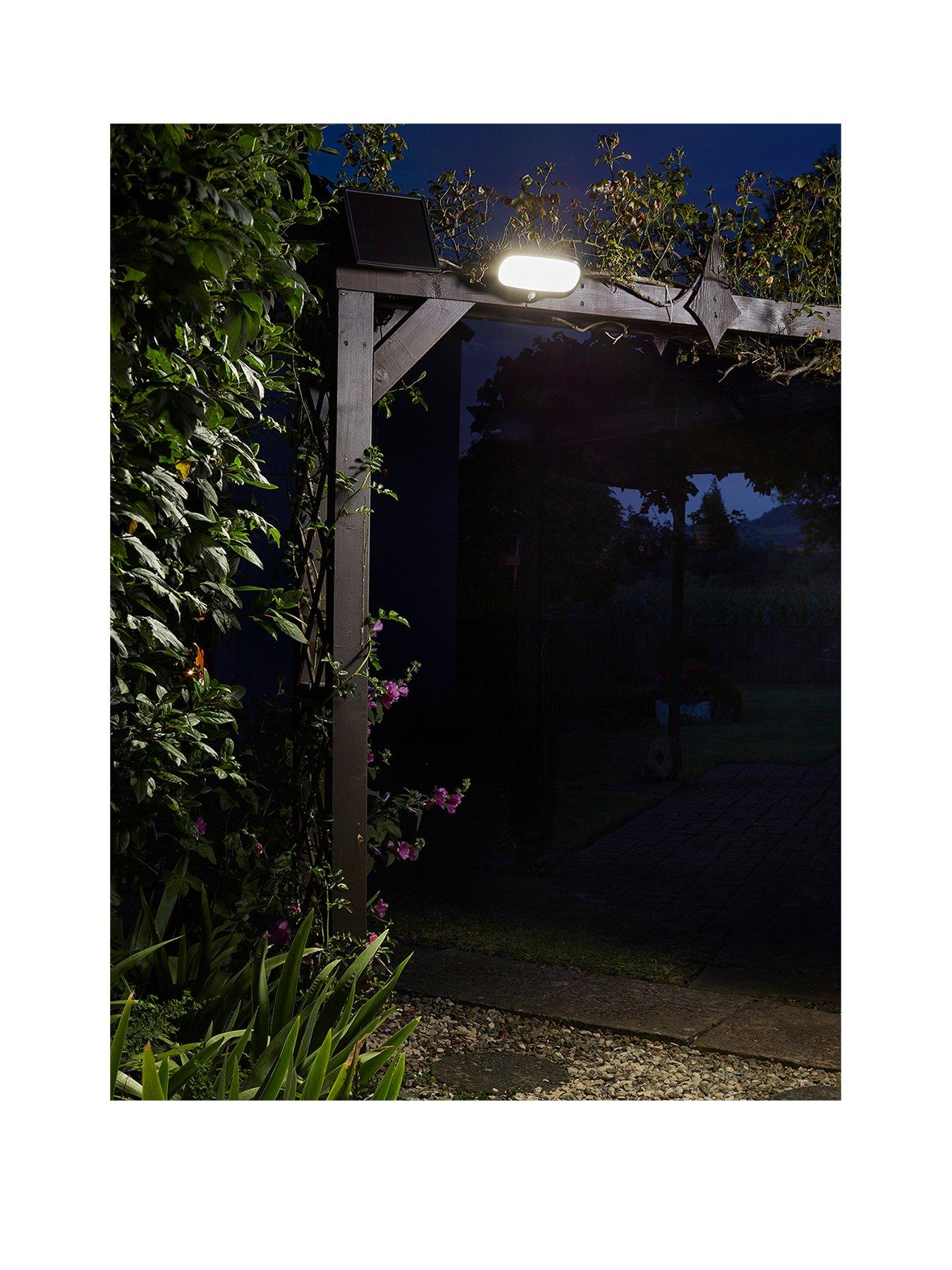 undefined PIR Solar Security Floodlight 500 Lumen Output