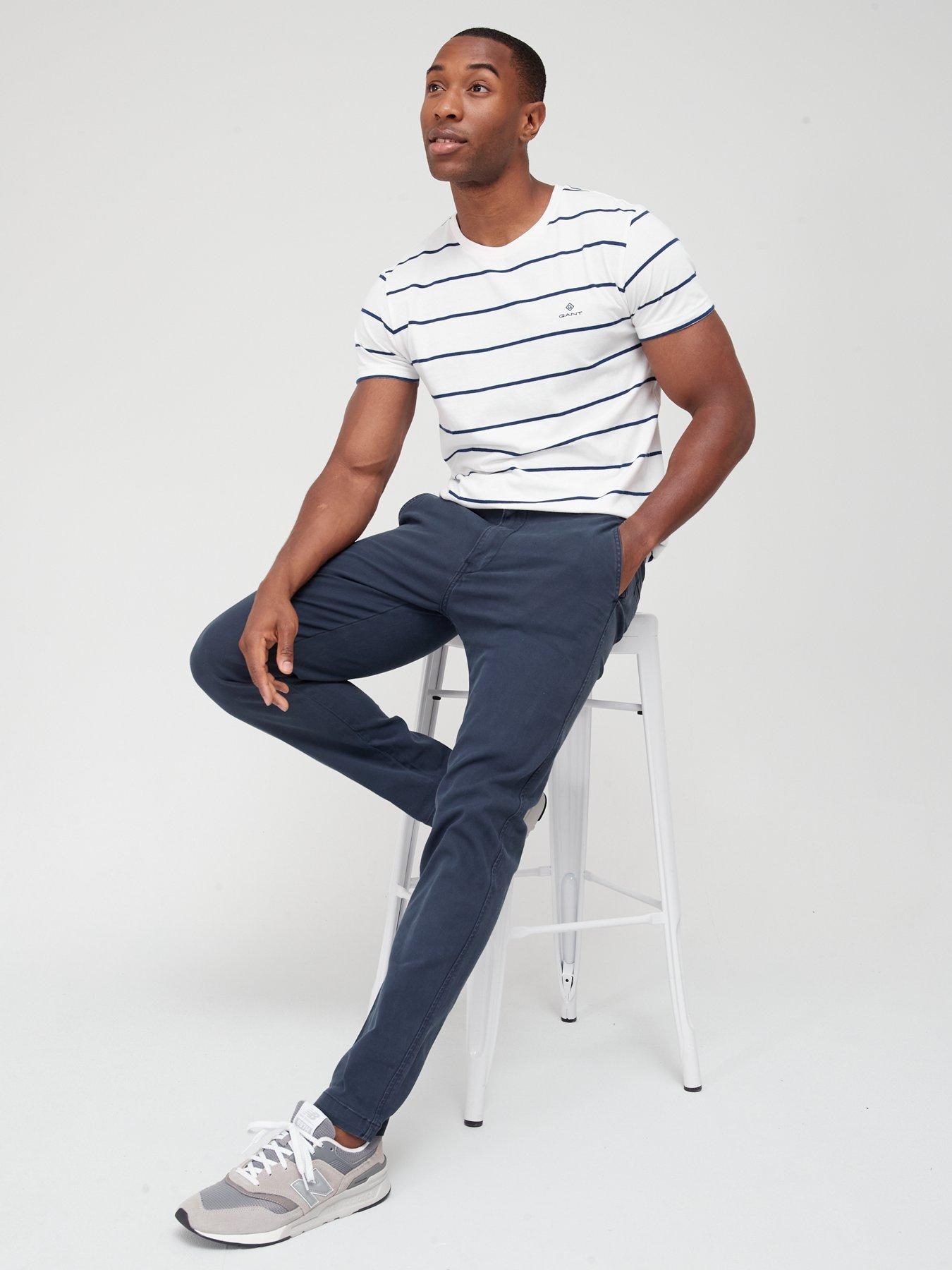 levis-slim-fit-chinos-navyoutfit