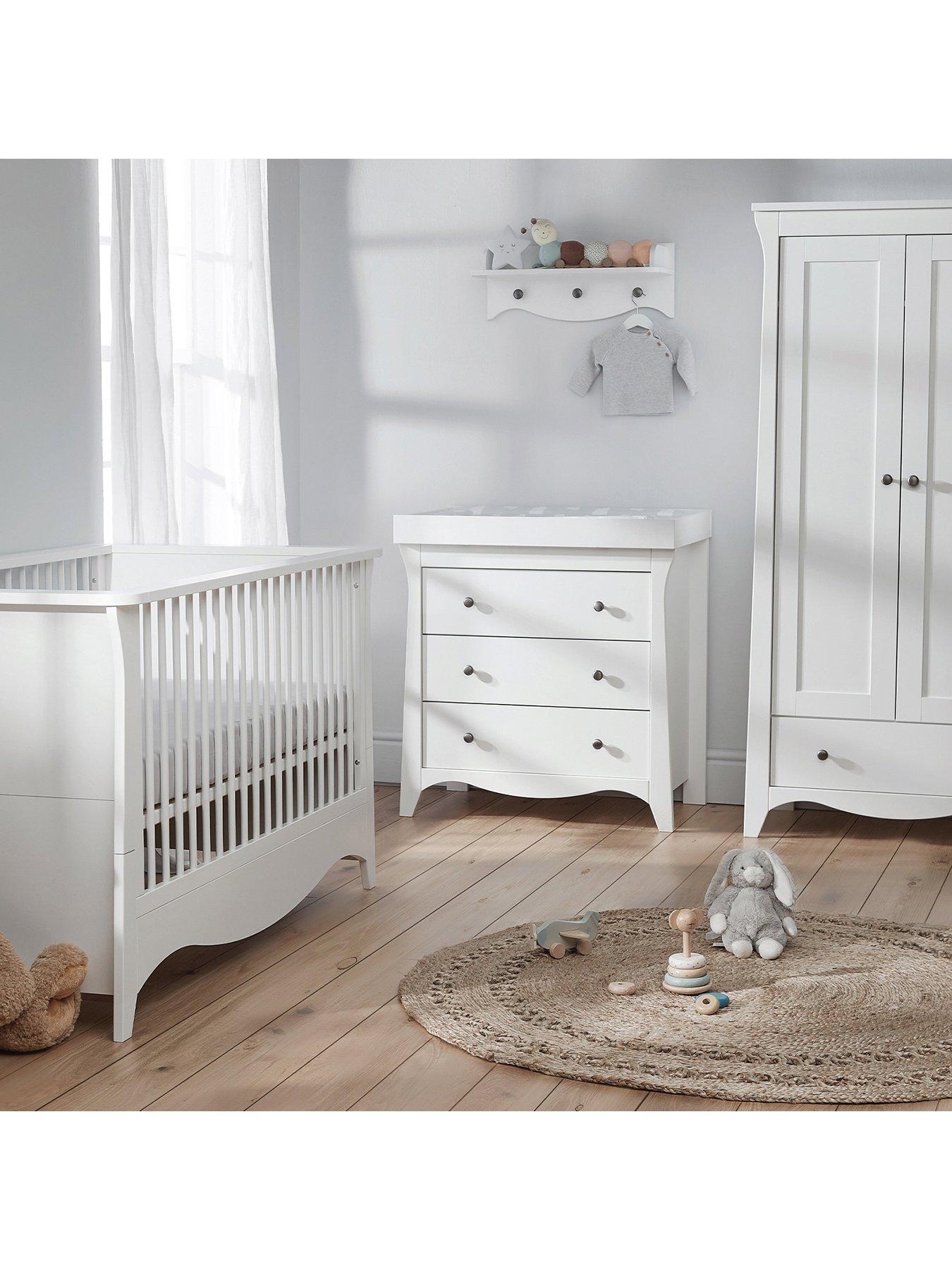 Nursery store dresser set