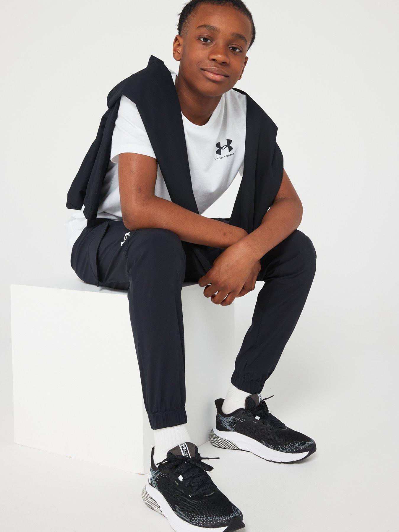 under-armour-boys-sportstyle-small-logo-t-shirt-whiteblackoutfit