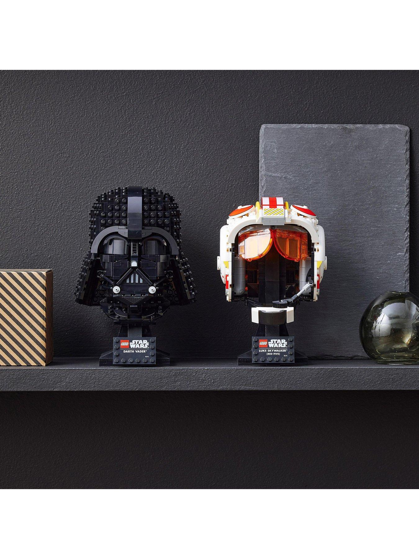 lego-star-wars-luke-skywalkertrade-red-five-helmetdetail