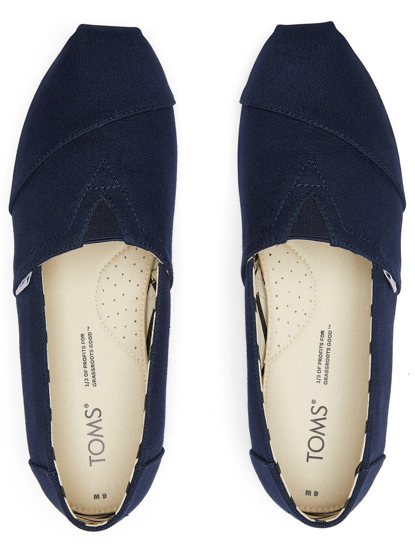 toms-toms-mens-alpargata-cotton-canvas-slip-on-espadrille-navyoutfit