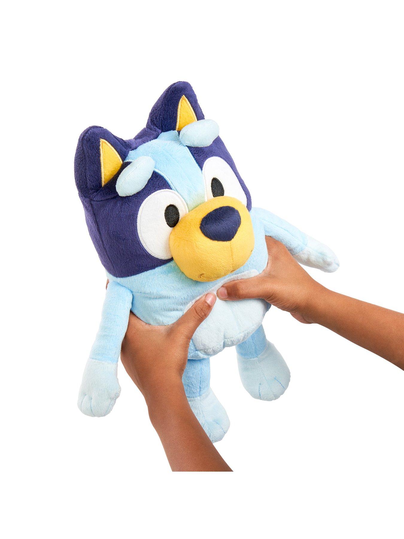 bluey-talking-bluey-plushdetail