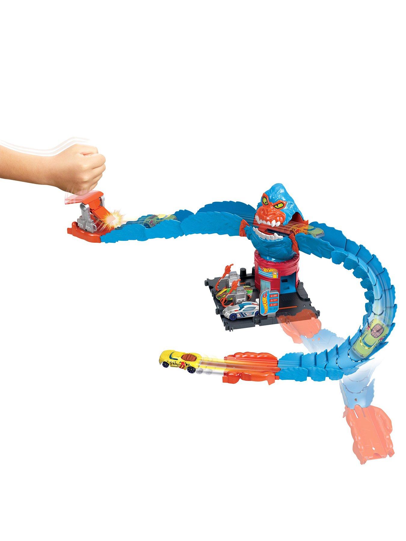 Image 5 of 8 of Hot Wheels Wreck &amp; Ride Gorilla Attack Playset and Vehicle
